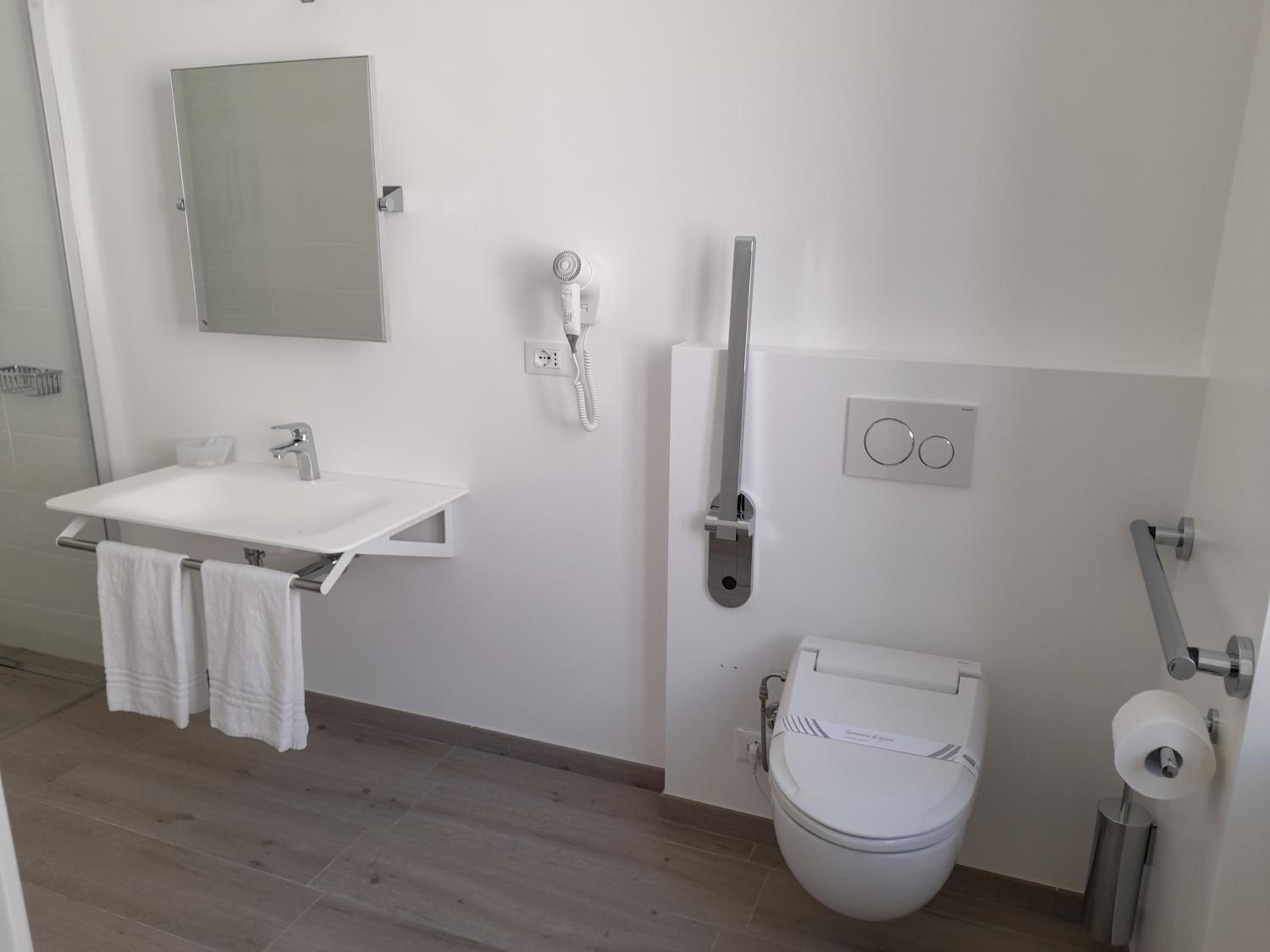 Superior Double or Twin Room - Photo 38