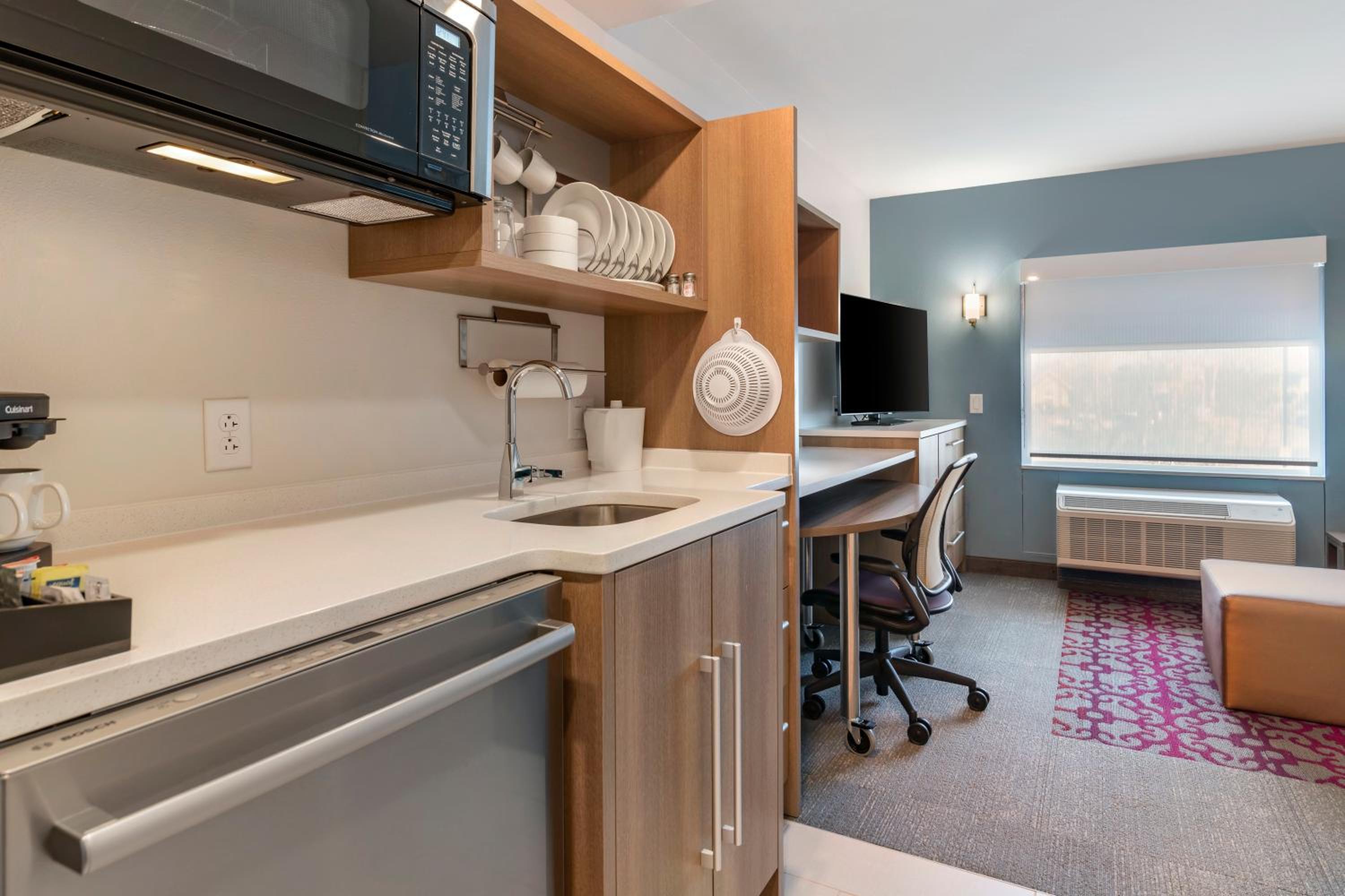 One-Bedroom King Suite - Photo 3