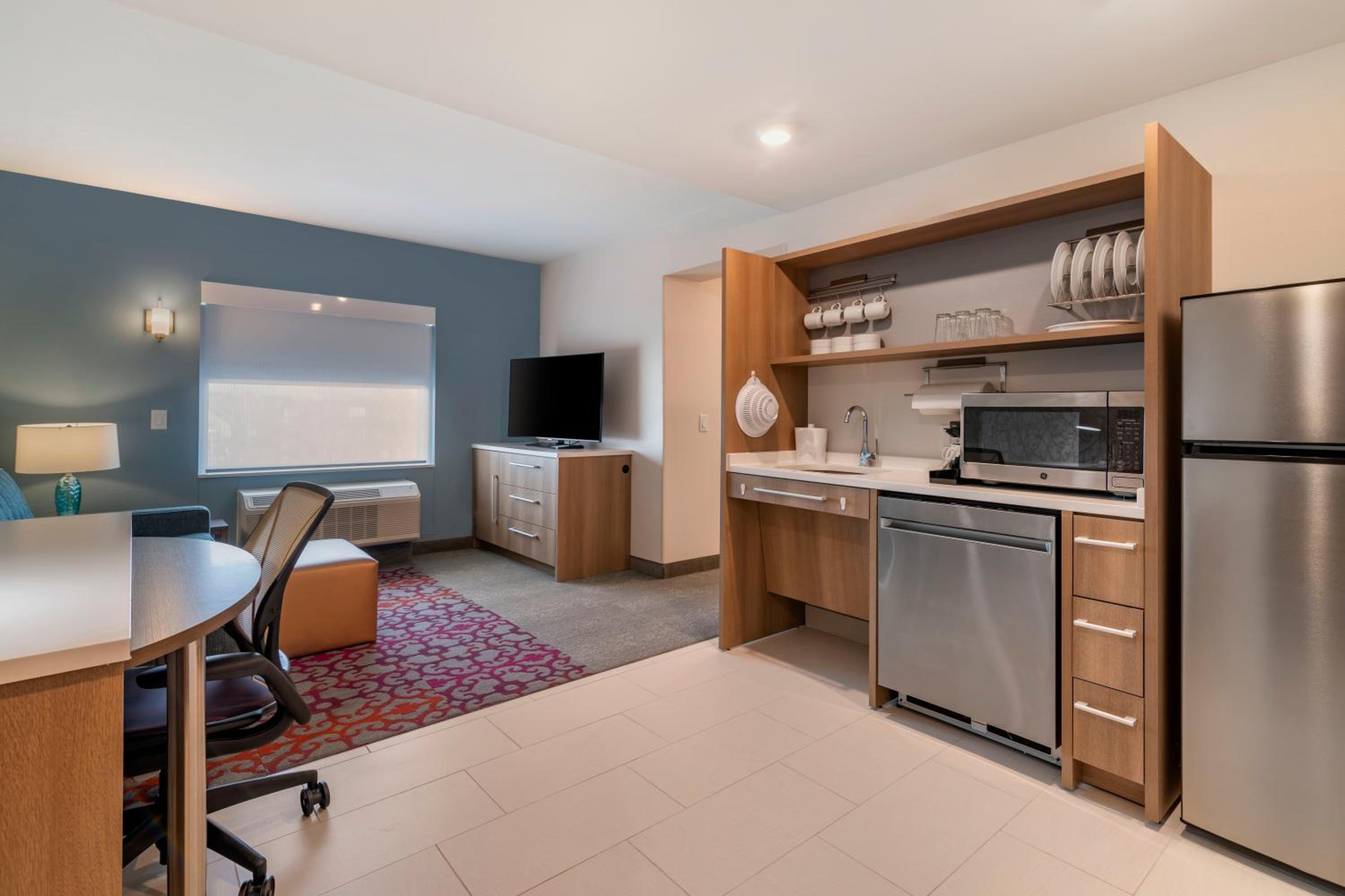 One-Bedroom King Suite - Photo 2