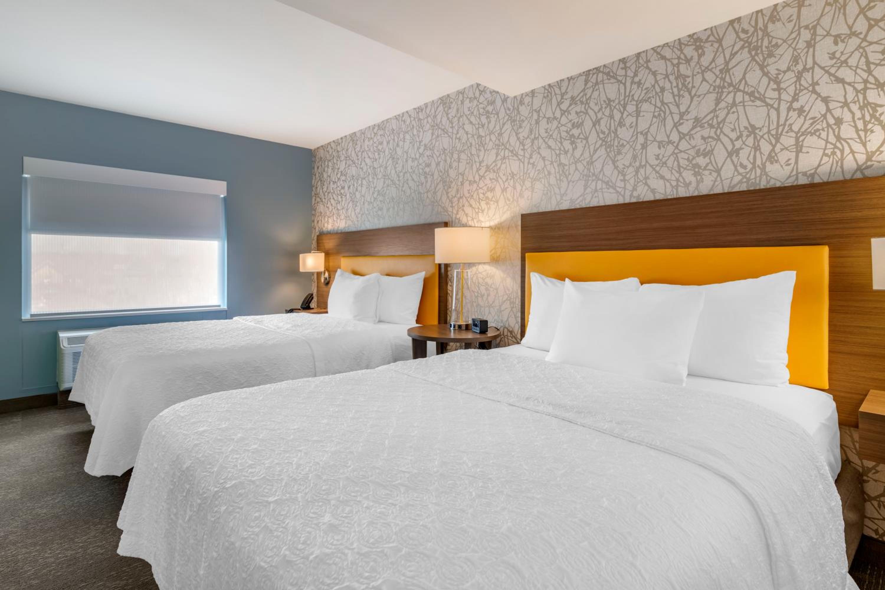One-Bedroom Queen Suite with Two Queen Beds - Photo 8