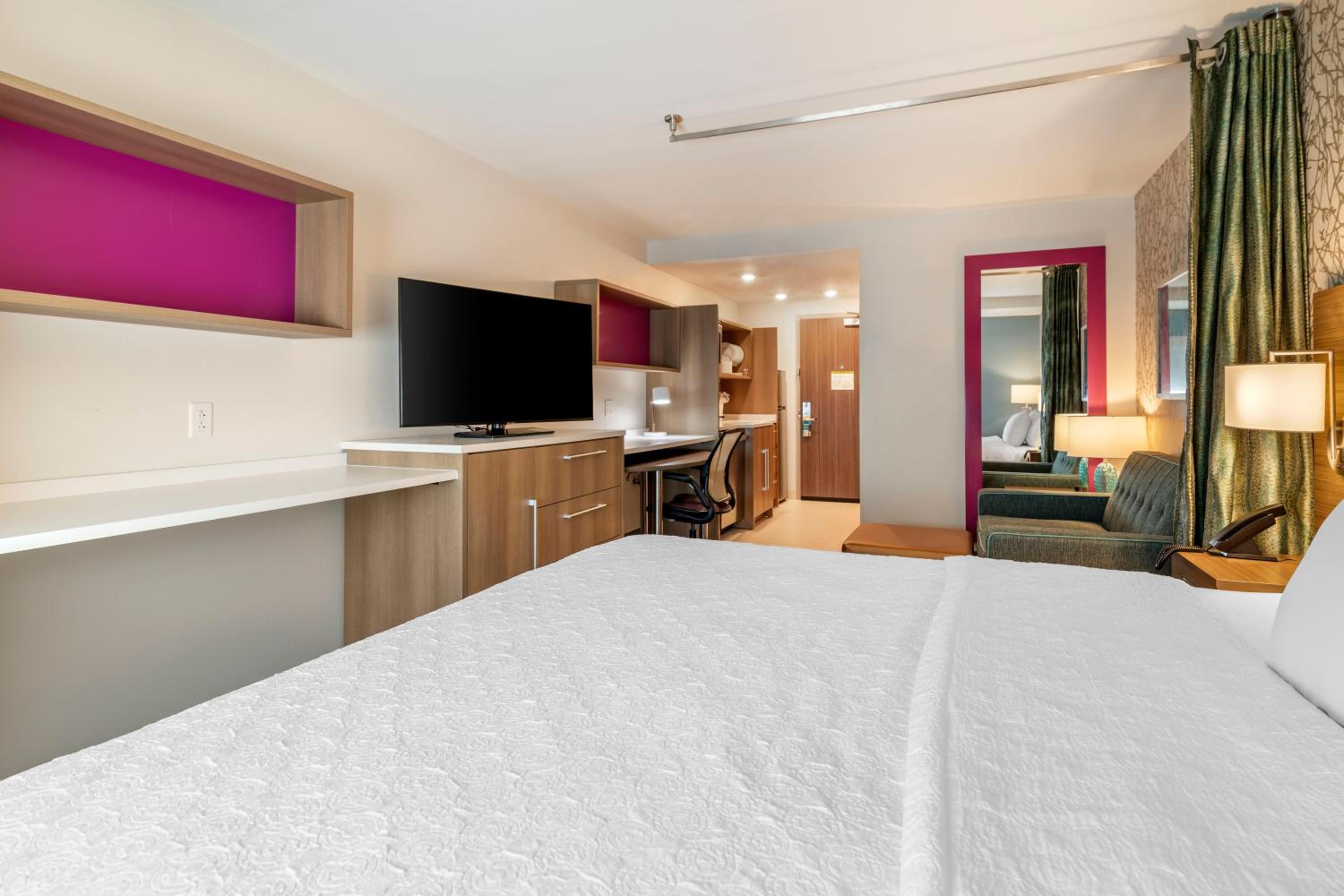 King Studio Suite - Photo 10