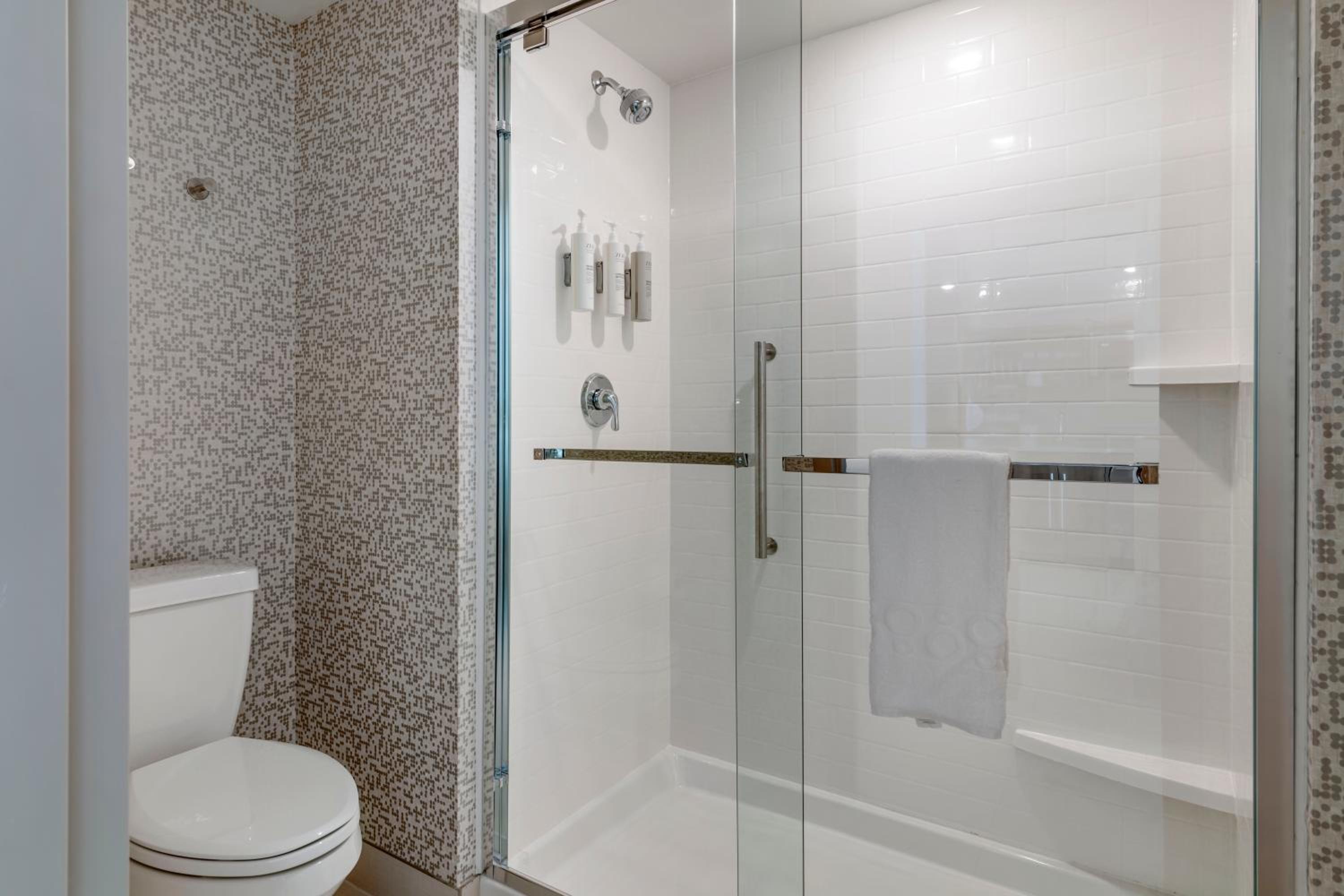 King Studio Suite - Photo 8