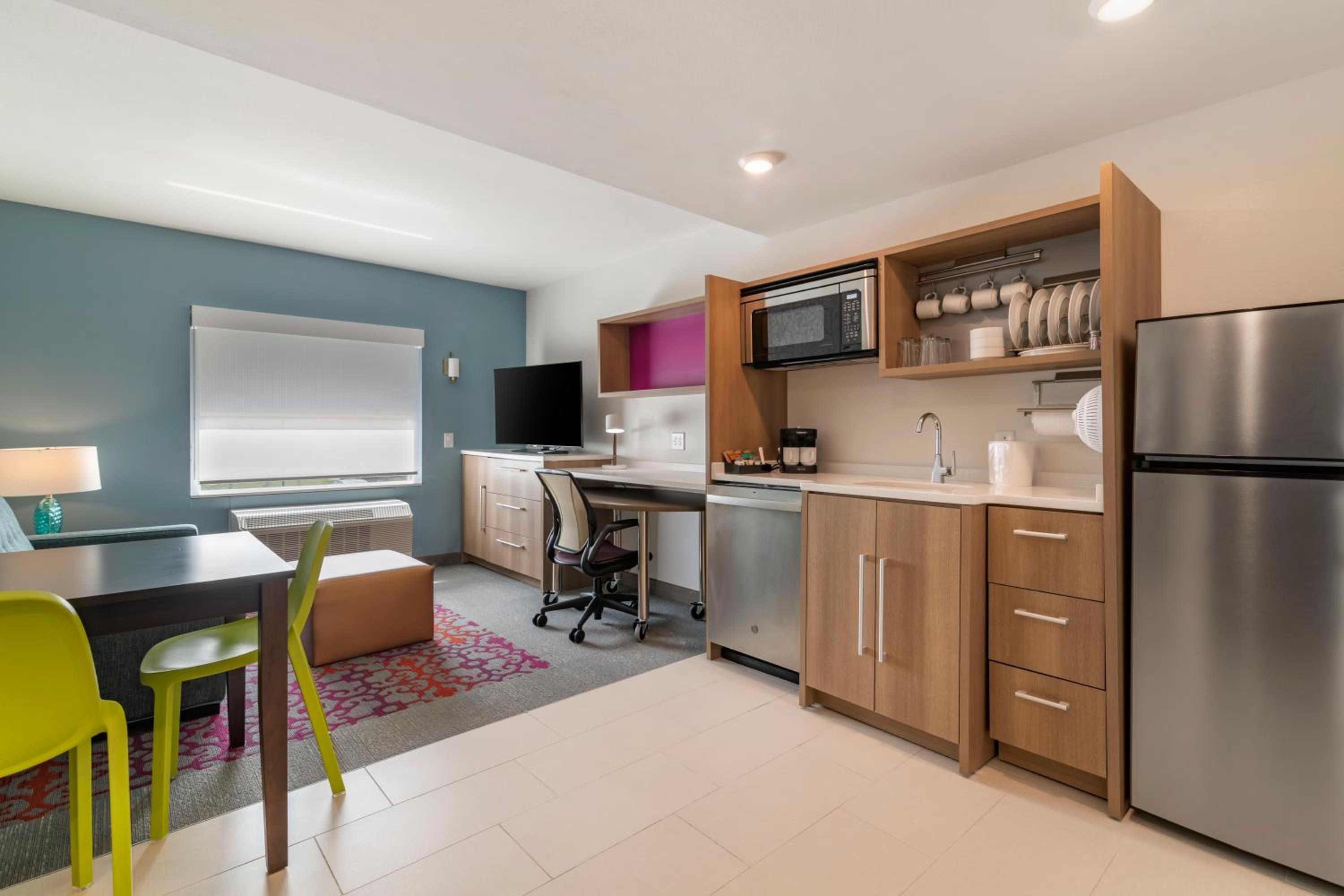 One-Bedroom King Suite - Photo 7
