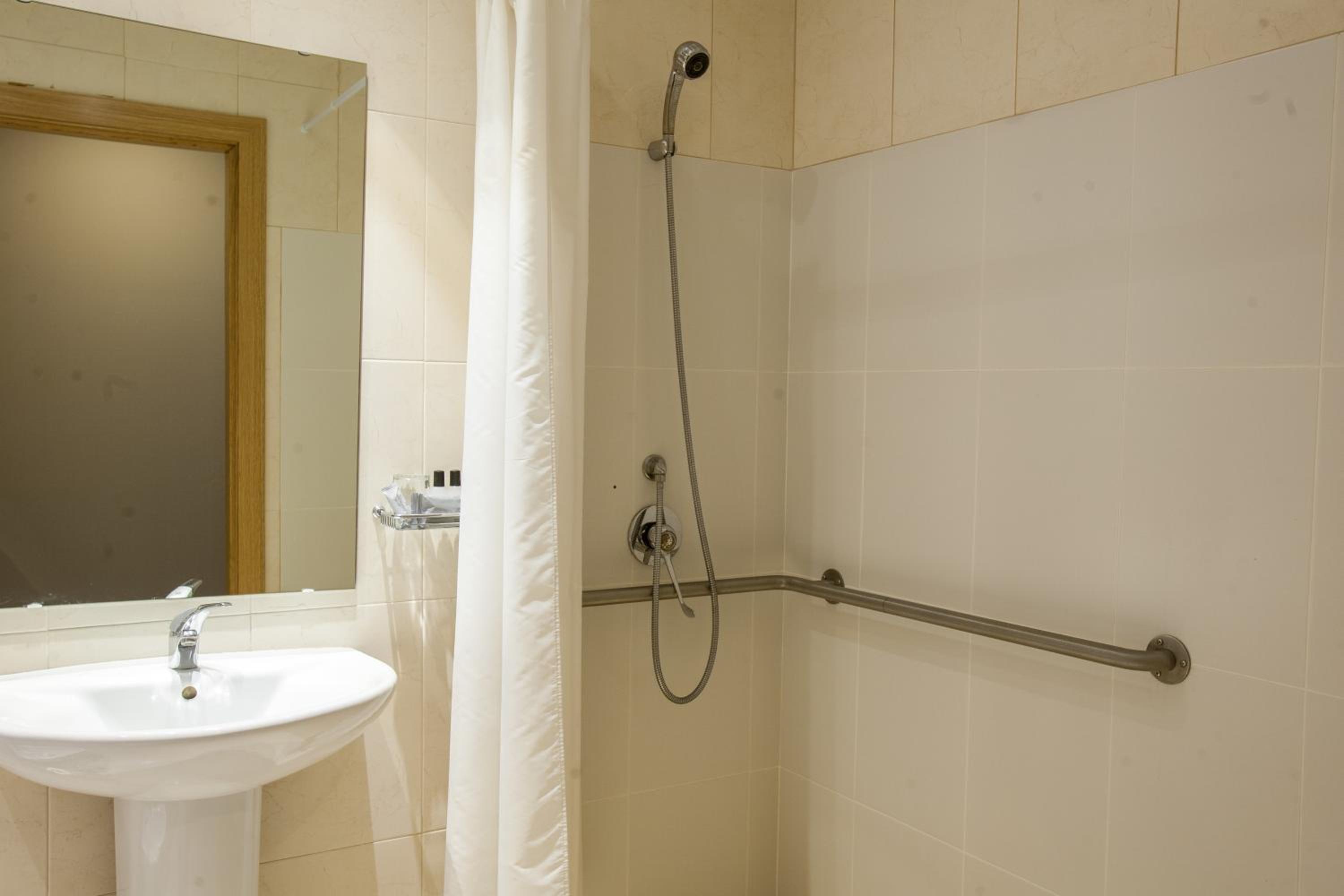 Twin Room - Photo 4