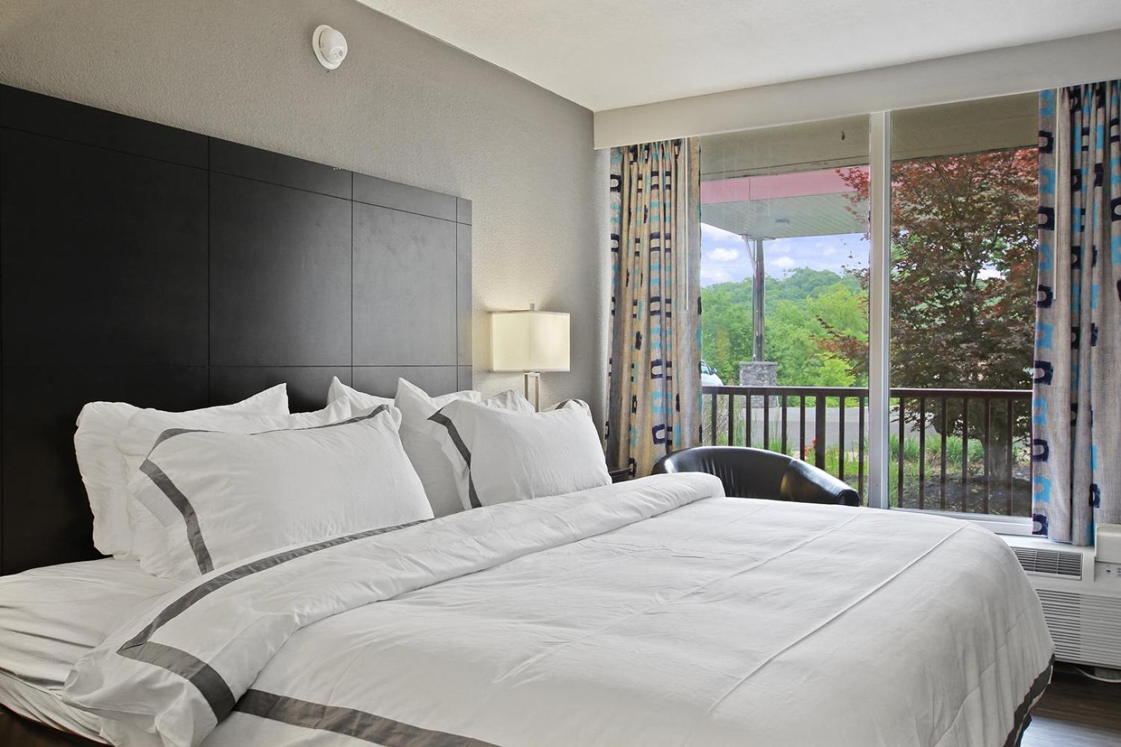1 King Bed Non-Smoking - Photo 2