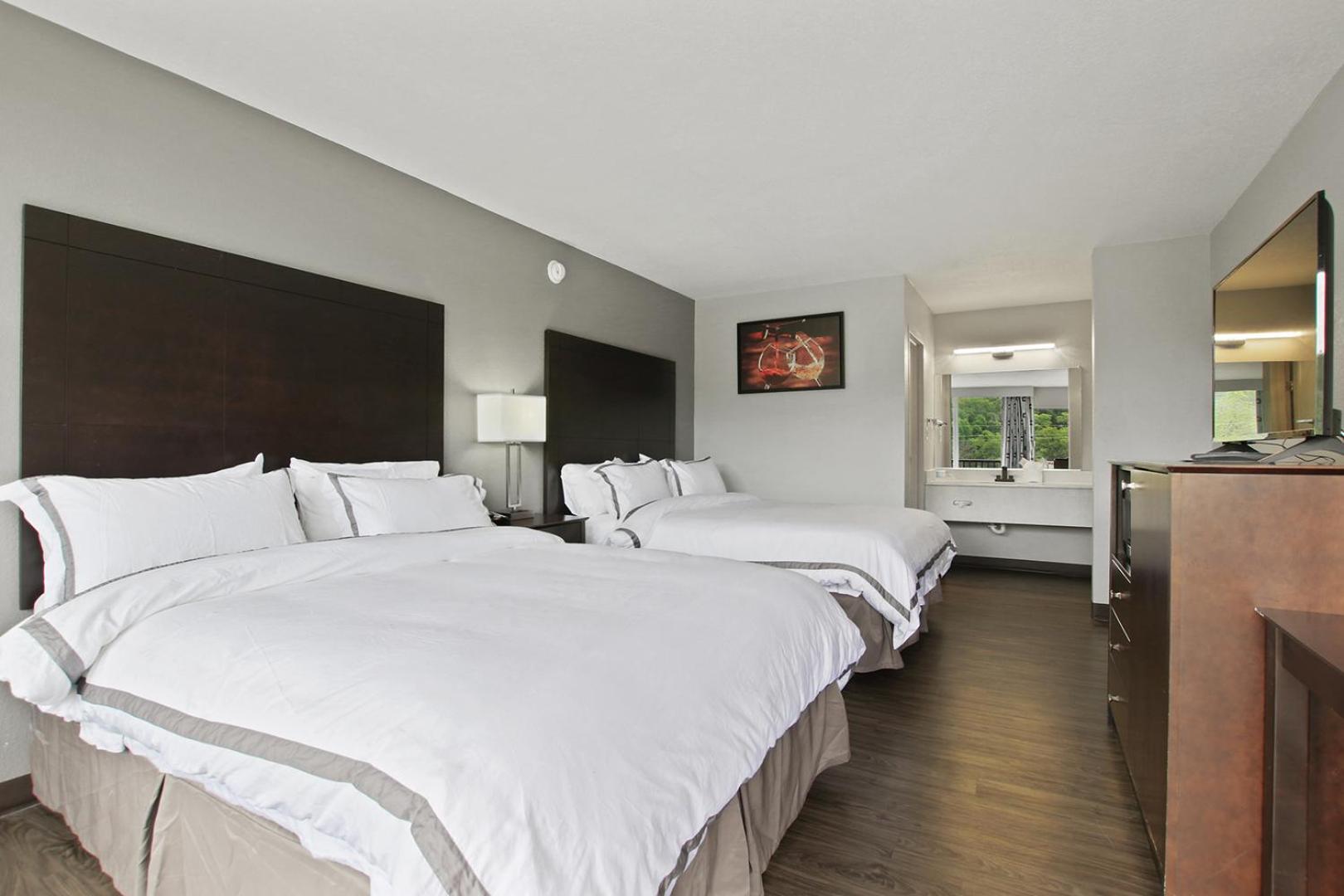 2 Queen Beds Non-Smoking - Photo 3