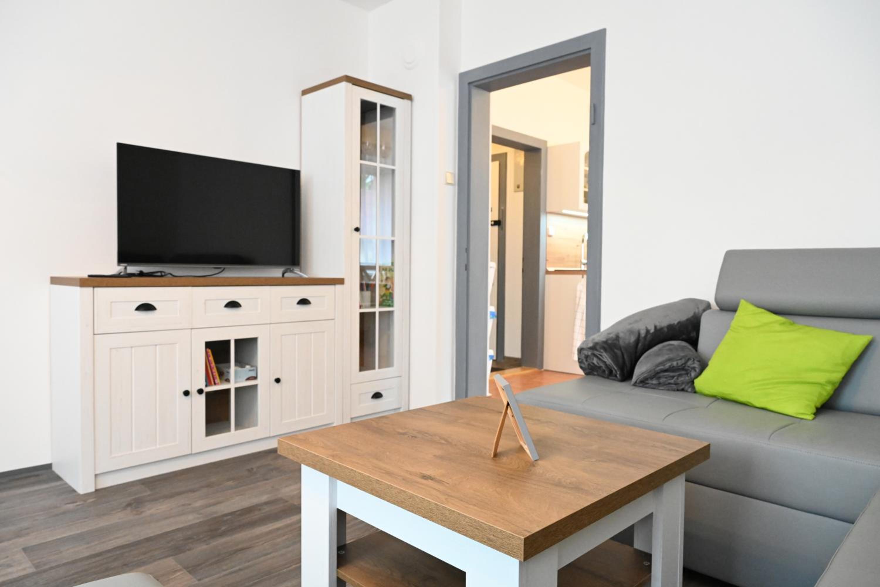 One-Bedroom Apartment photo 2