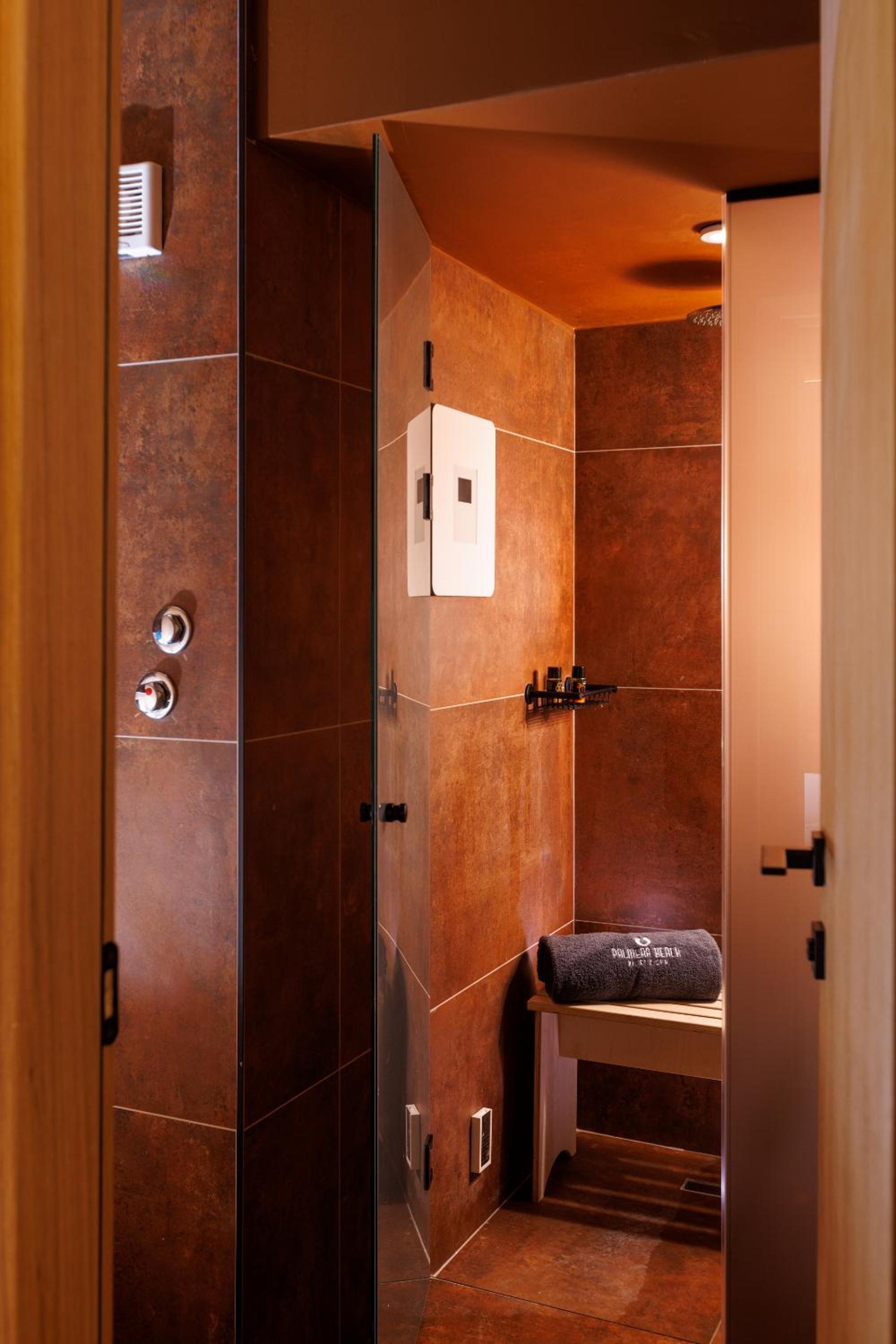 Junior Suite with Private Pool - Photo 9
