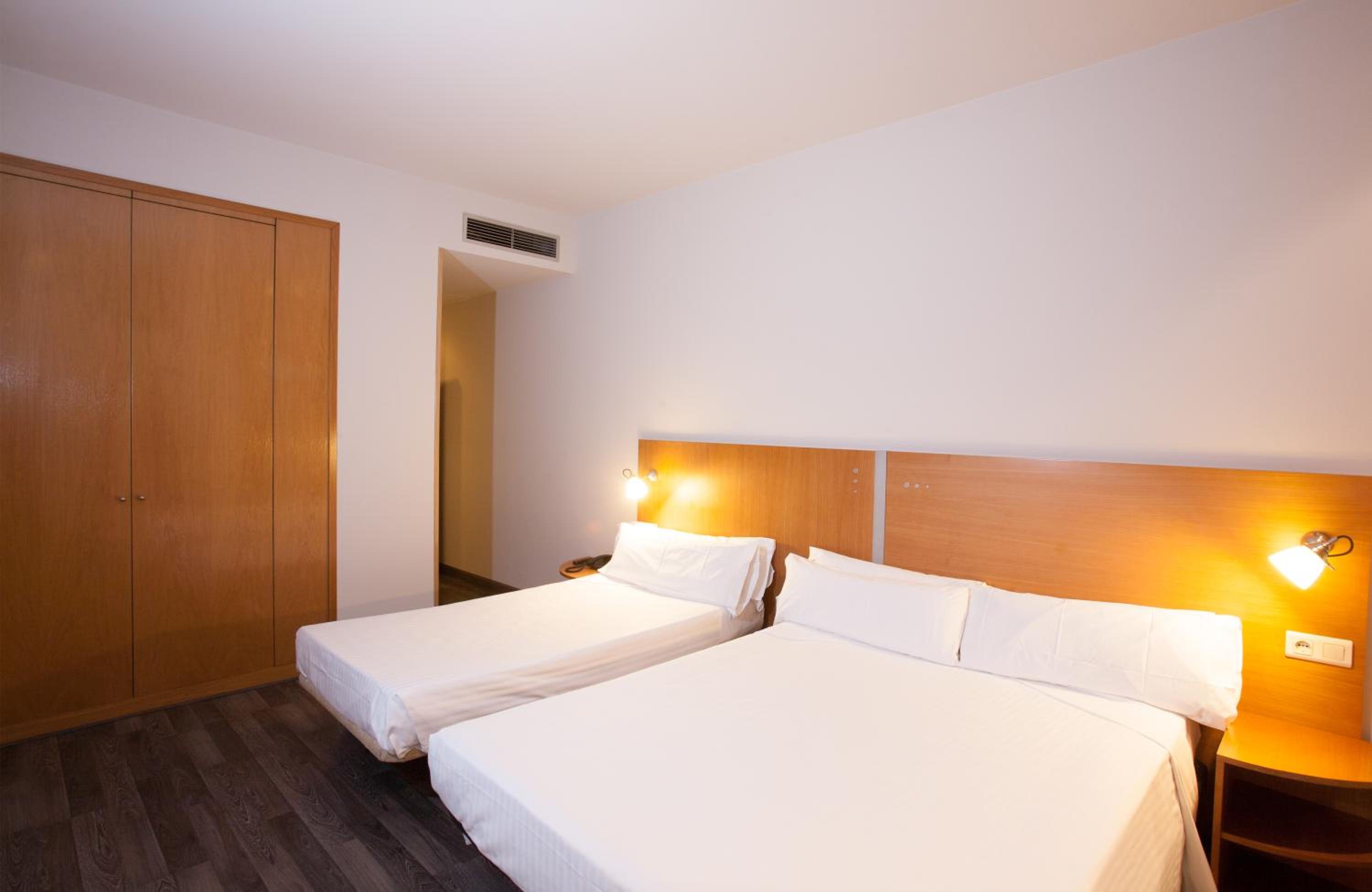 Twin Room - Photo 5