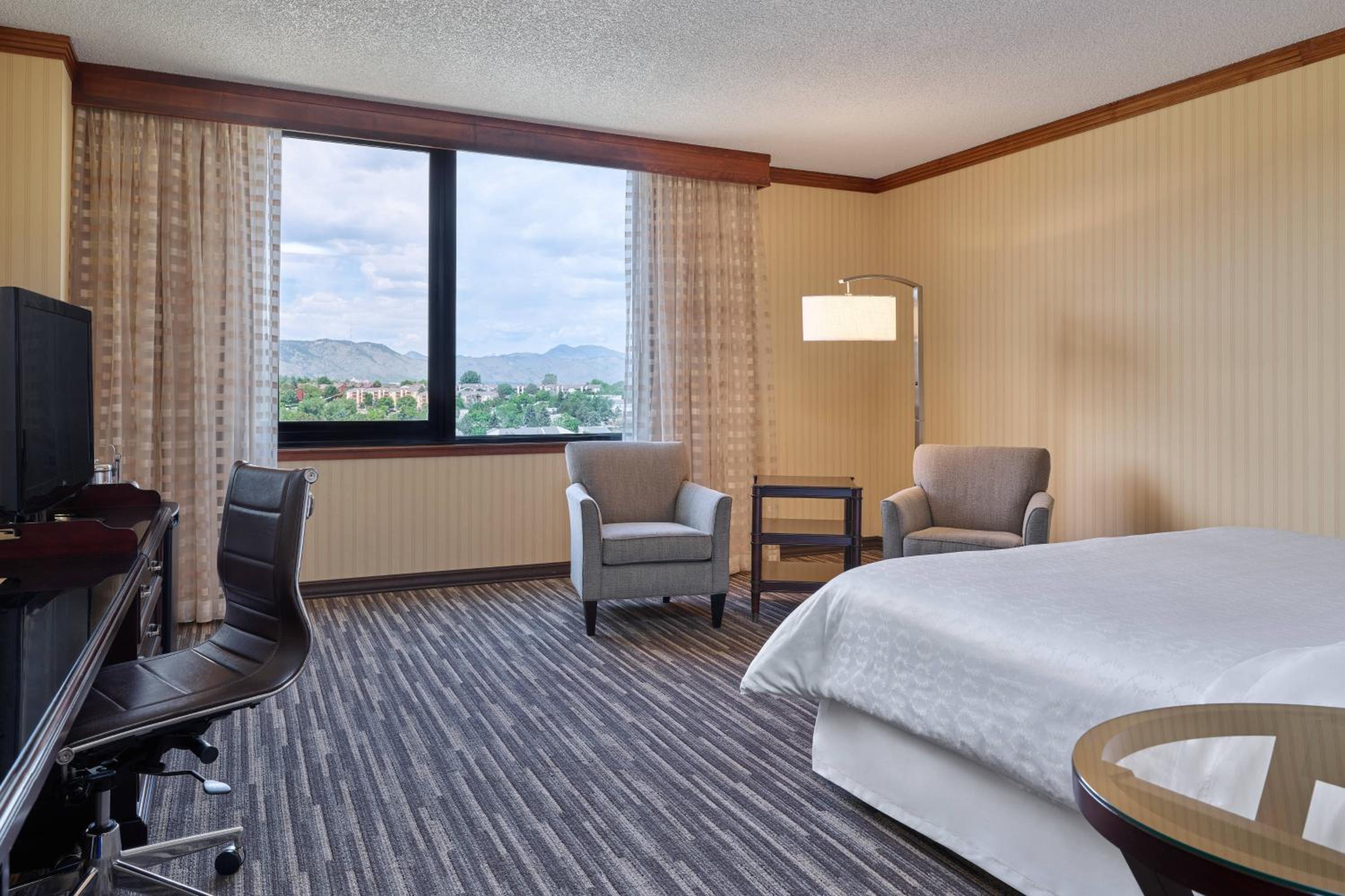 Deluxe King Room - Photo 3