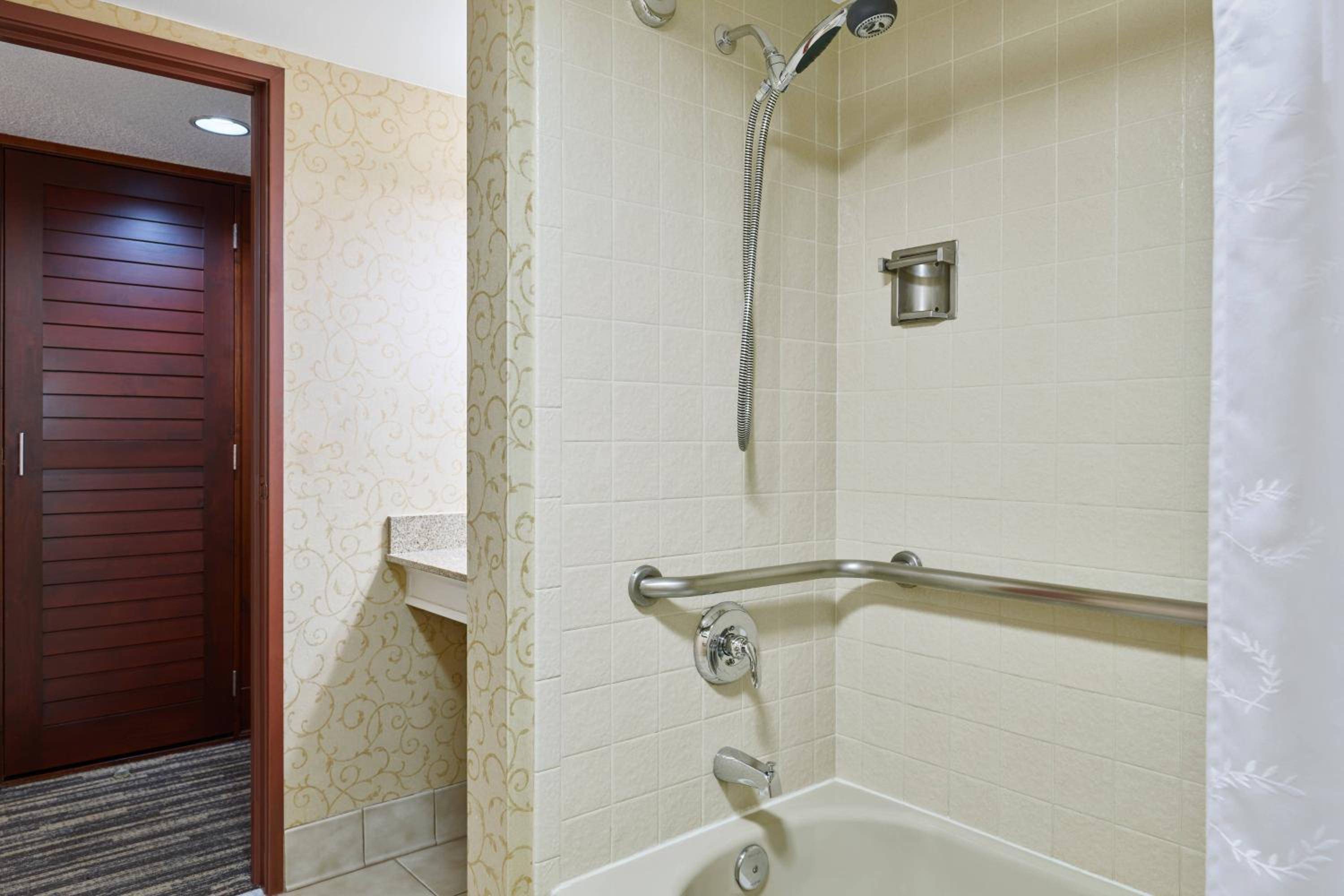 Standard King Room - Photo 3