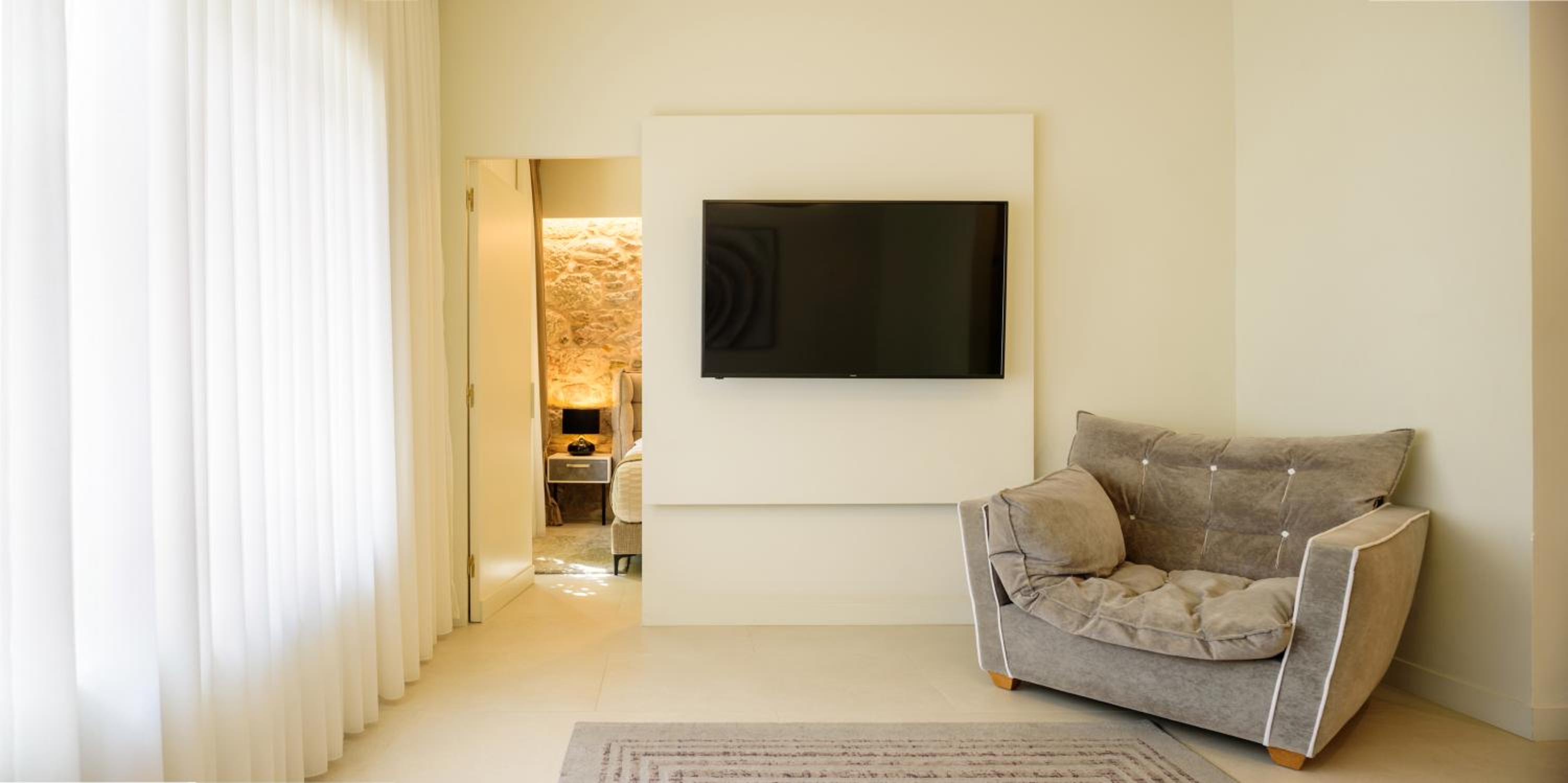 Three-Bedroom Suite photo 3