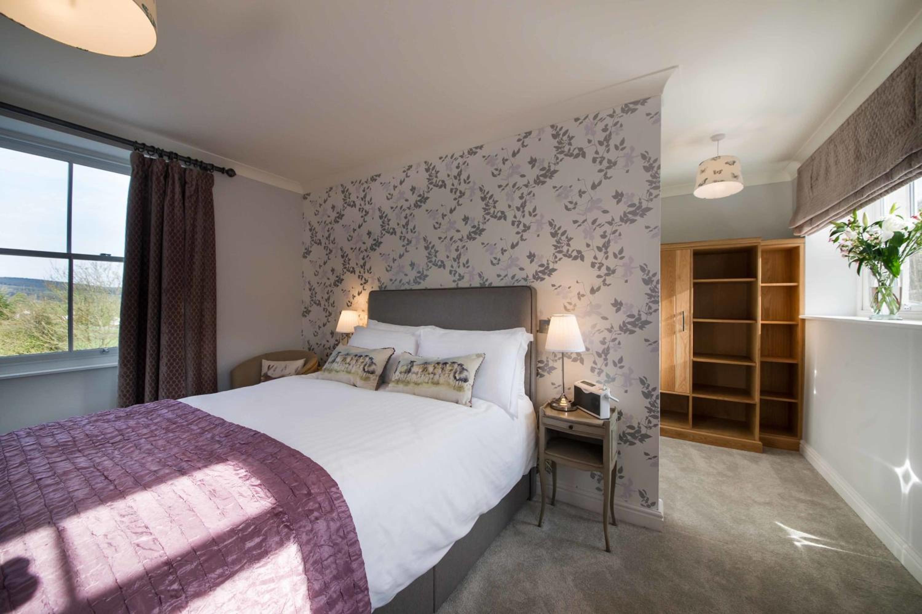 Deluxe Double Room with Bath - Photo 3
