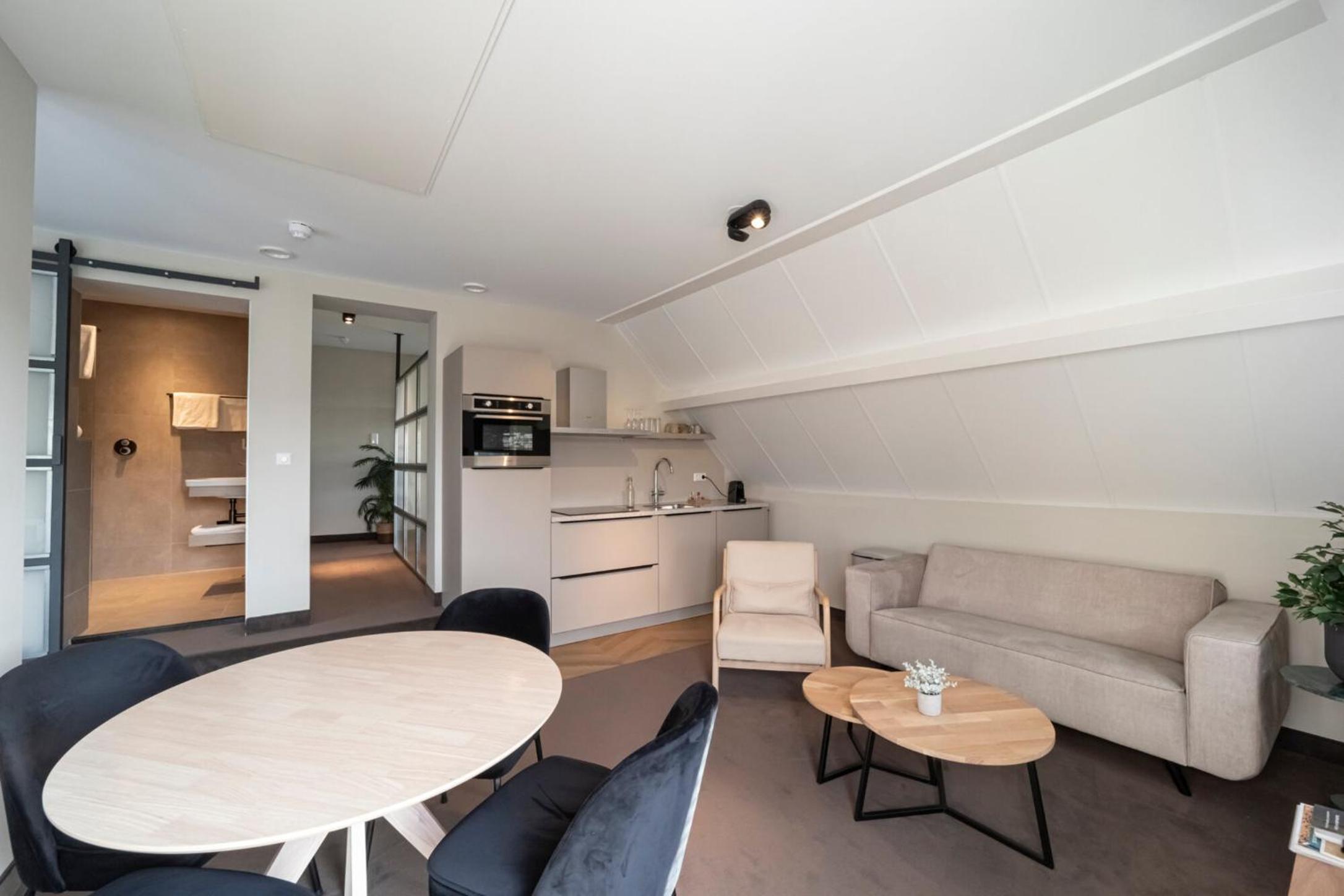Studio with Balcony - Photo 1