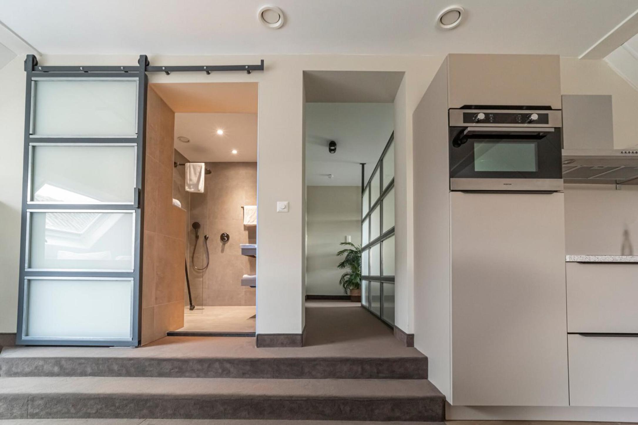 Studio with Balcony - Photo 5