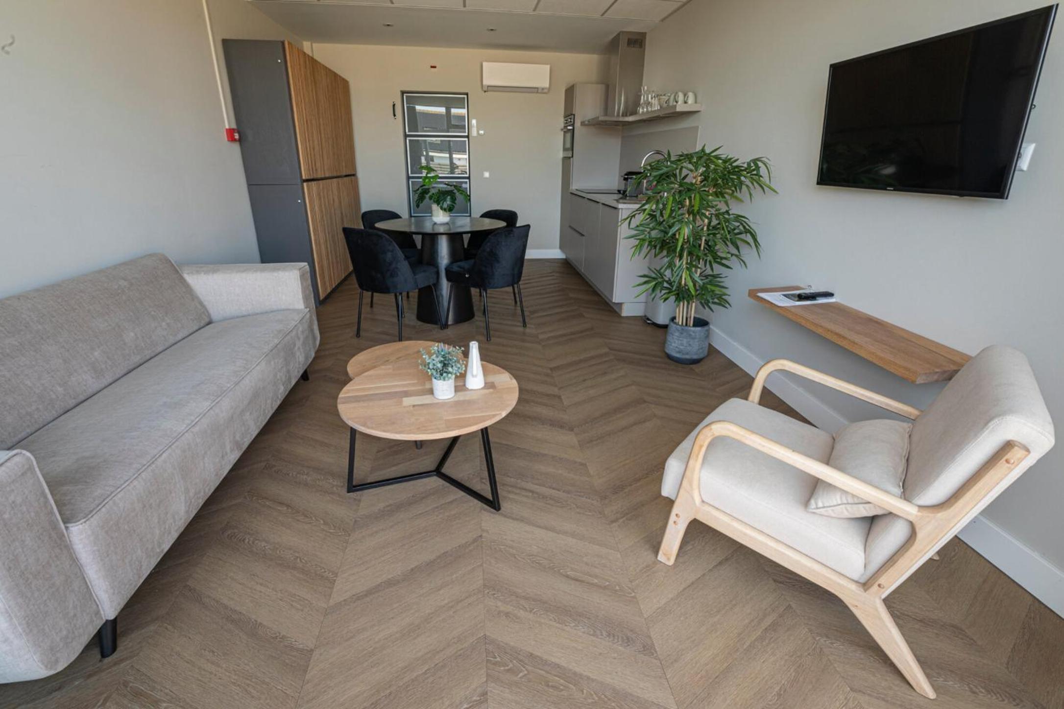 Family Room with Terrace - Photo 6