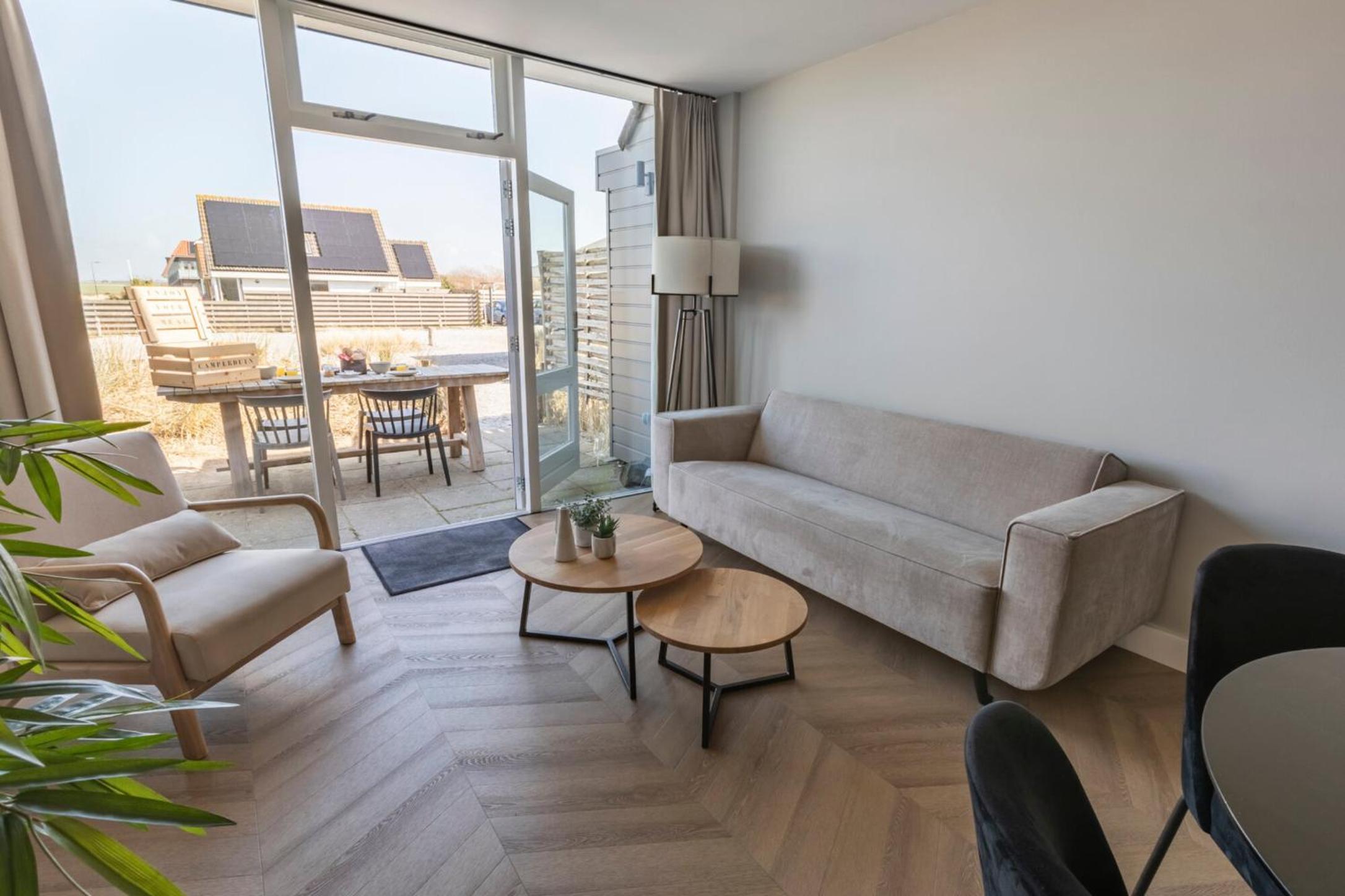 Family Room with Terrace - Photo 3