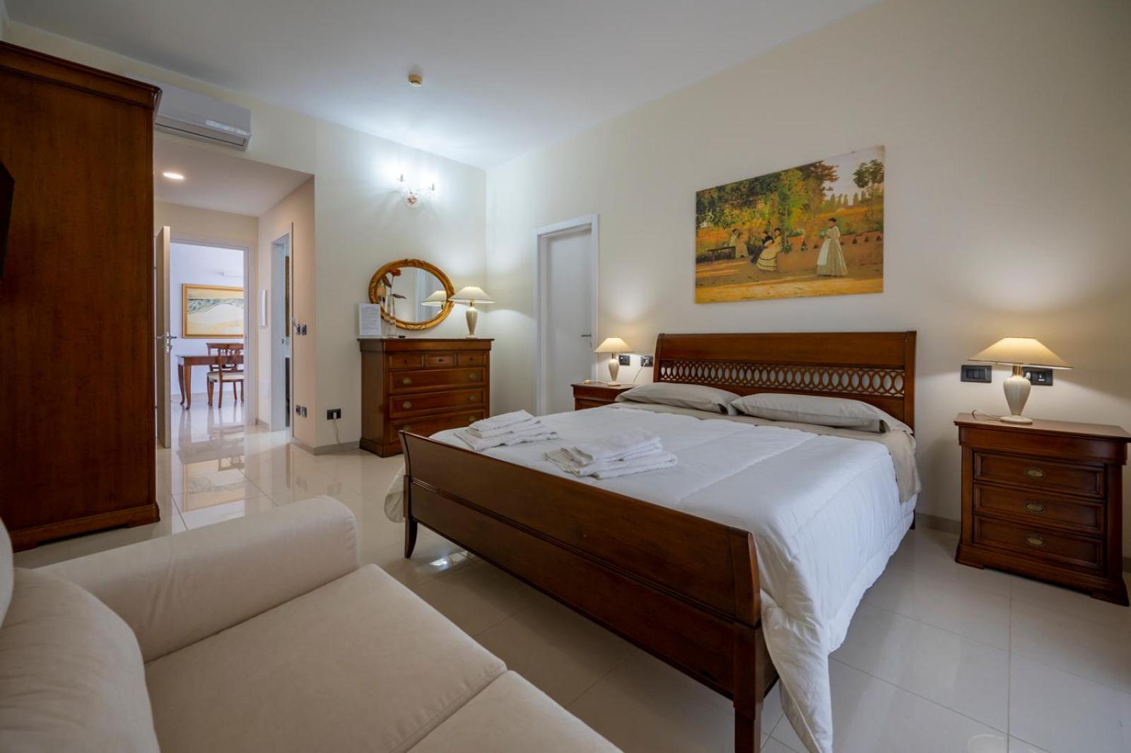 Deluxe Double Room with Balcony photo 1