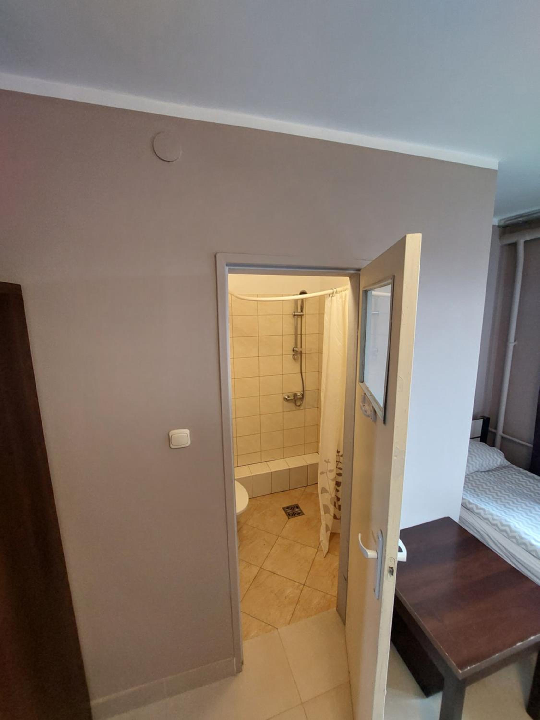 Small Twin Room - Photo 11