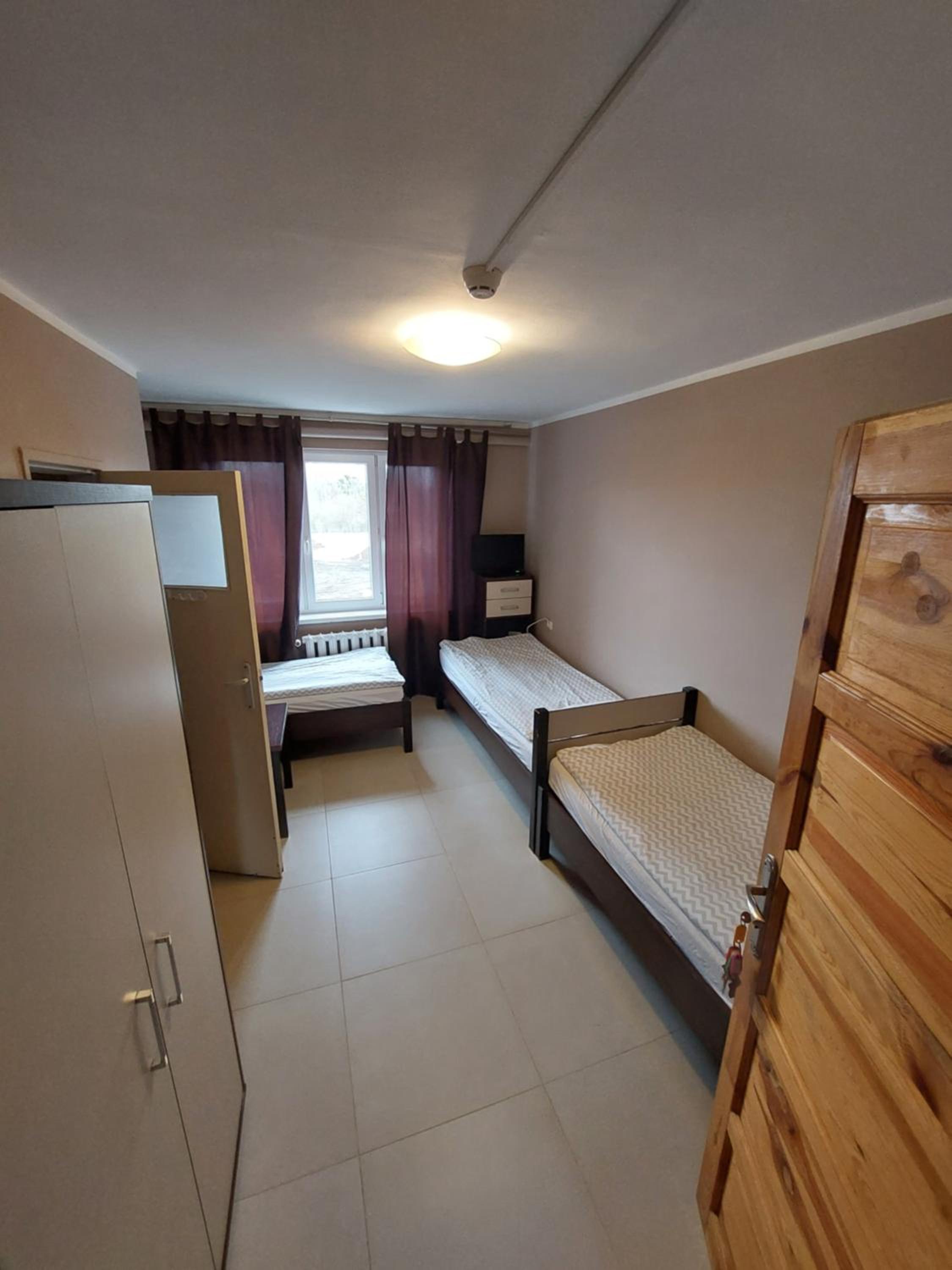 Small Twin Room - Photo 13