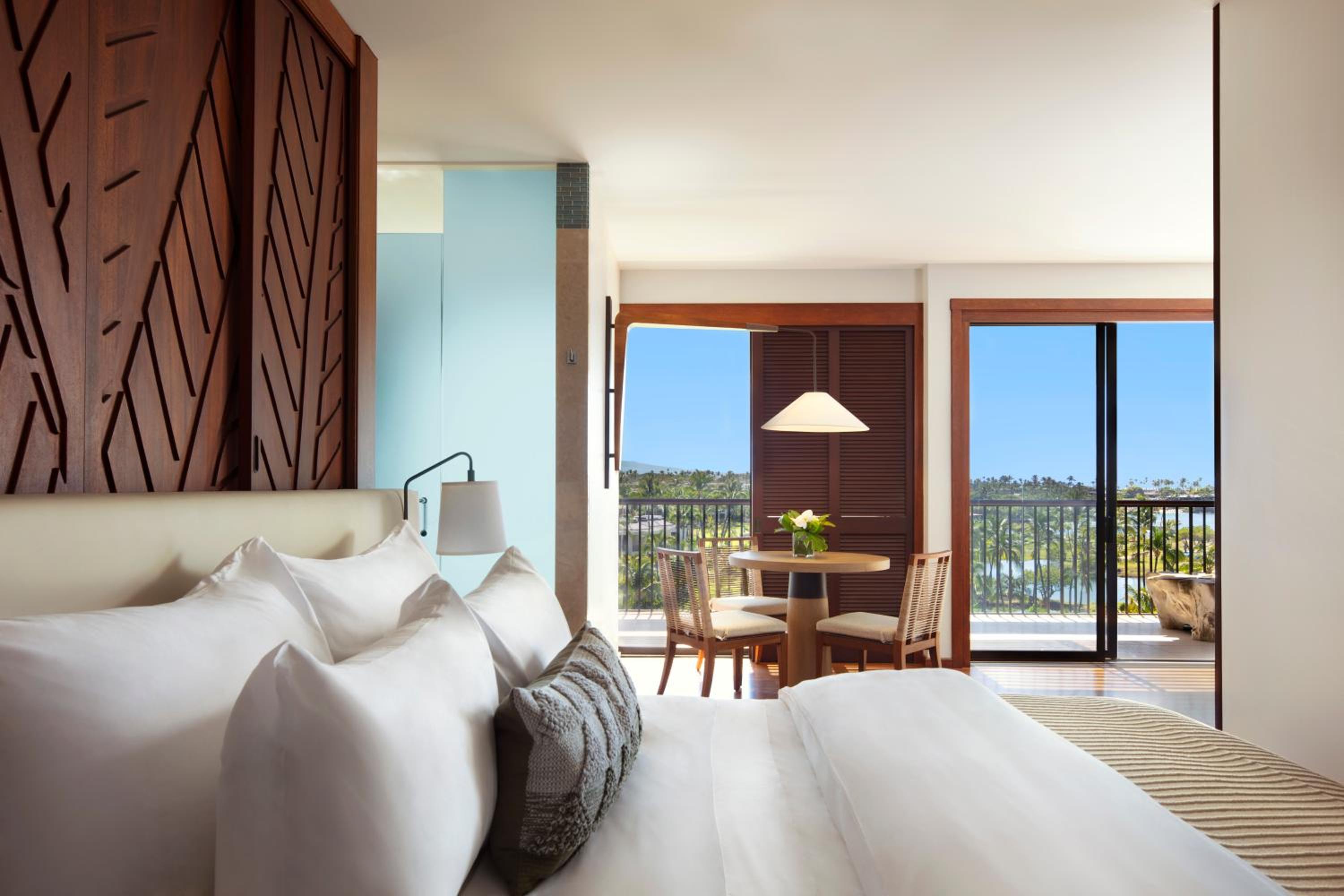 Ocean View Deluxe Suite thumbnail 5