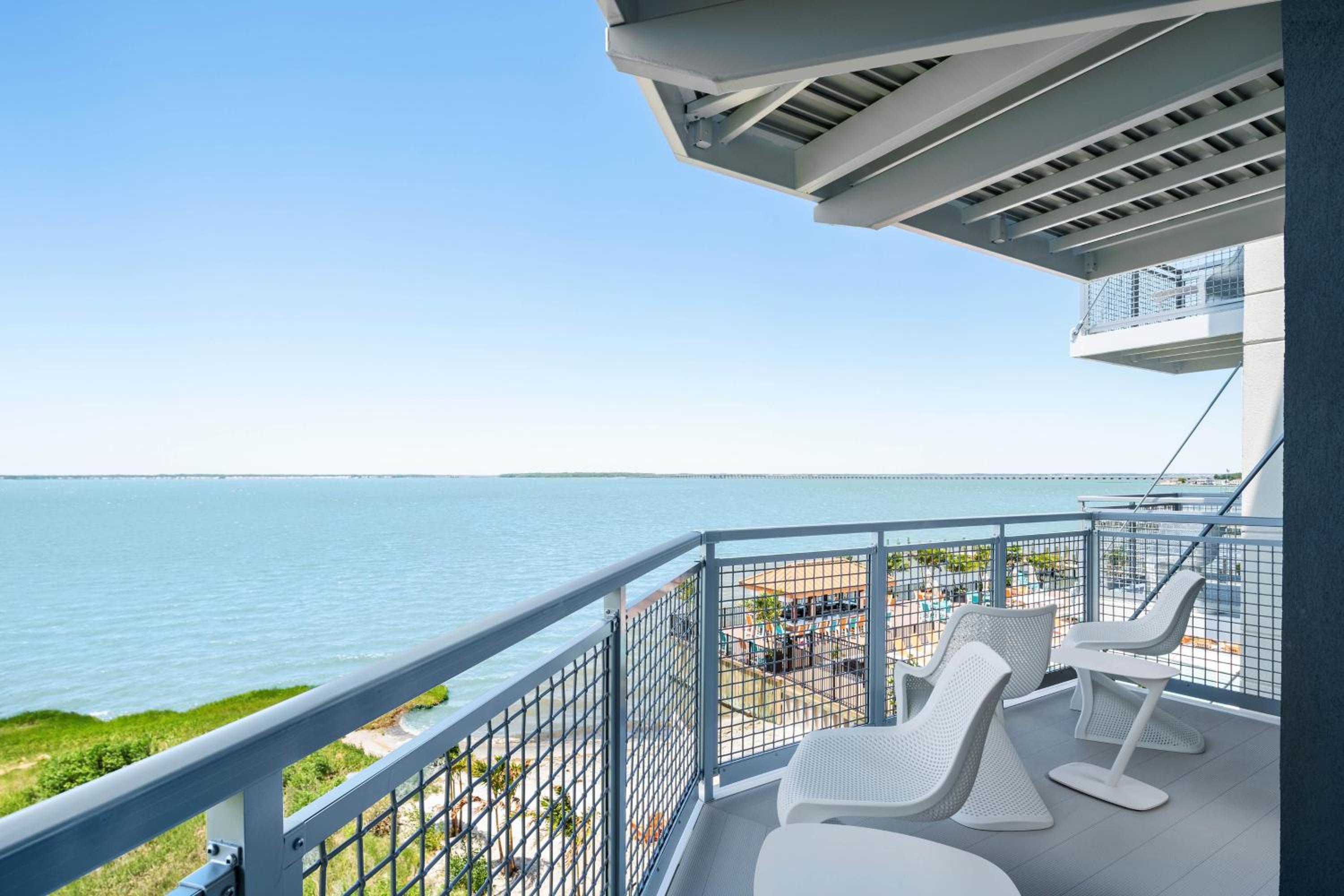 King Room with Waterfront View, Two Sofa Beds and Balcony photo 3