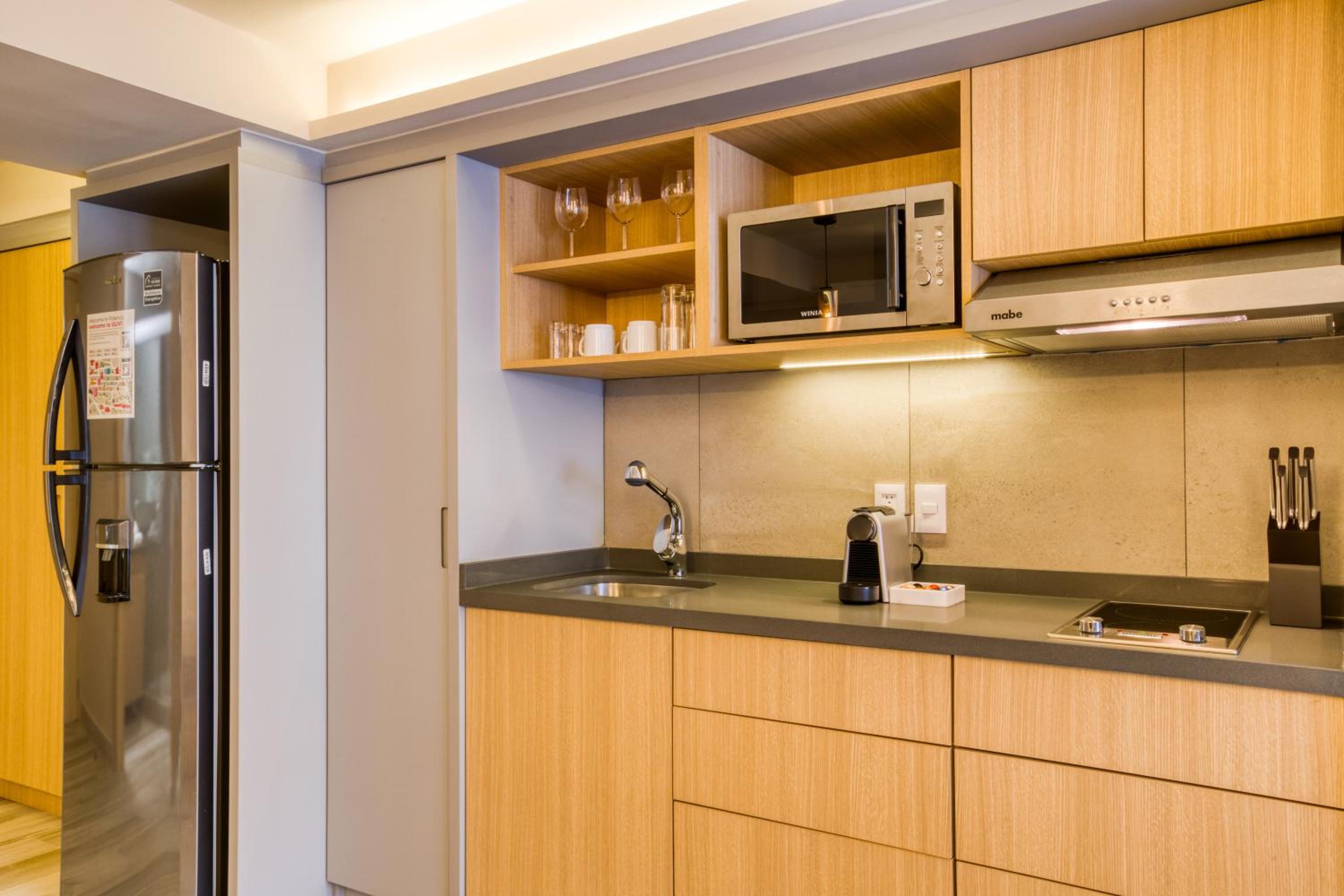 Elegant-Modern Studio - Photo 3
