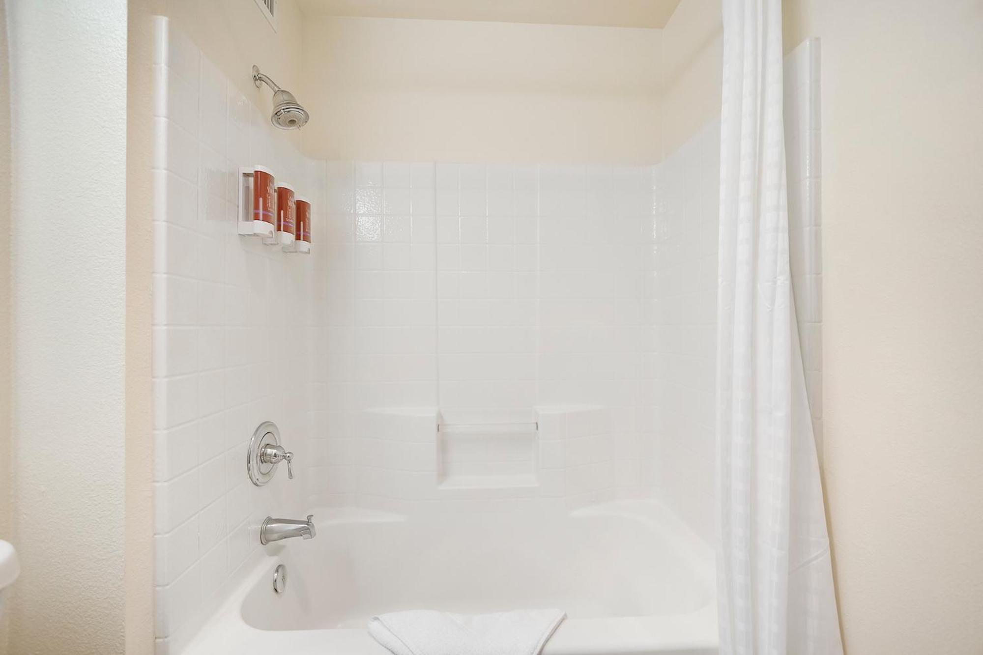 King Room - Non-Smoking - Photo 5
