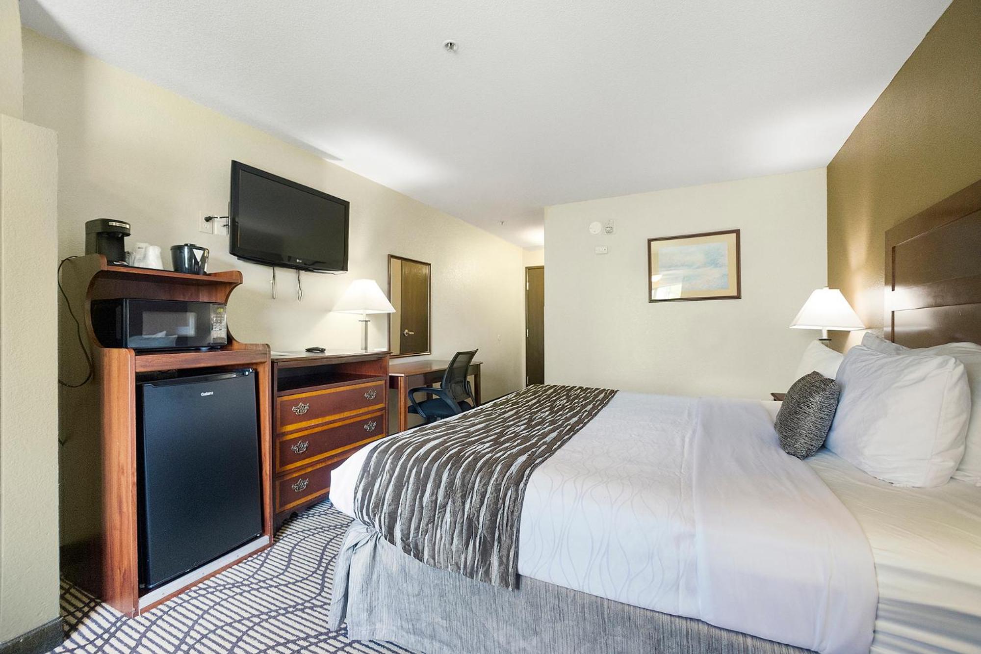 King Room - Non-Smoking - Photo 8