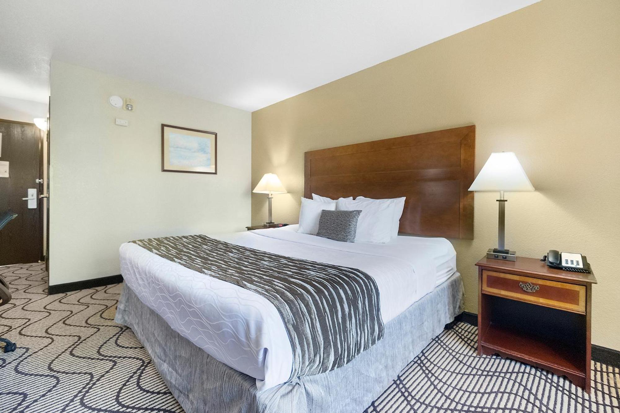 King Room - Non-Smoking - Photo 11