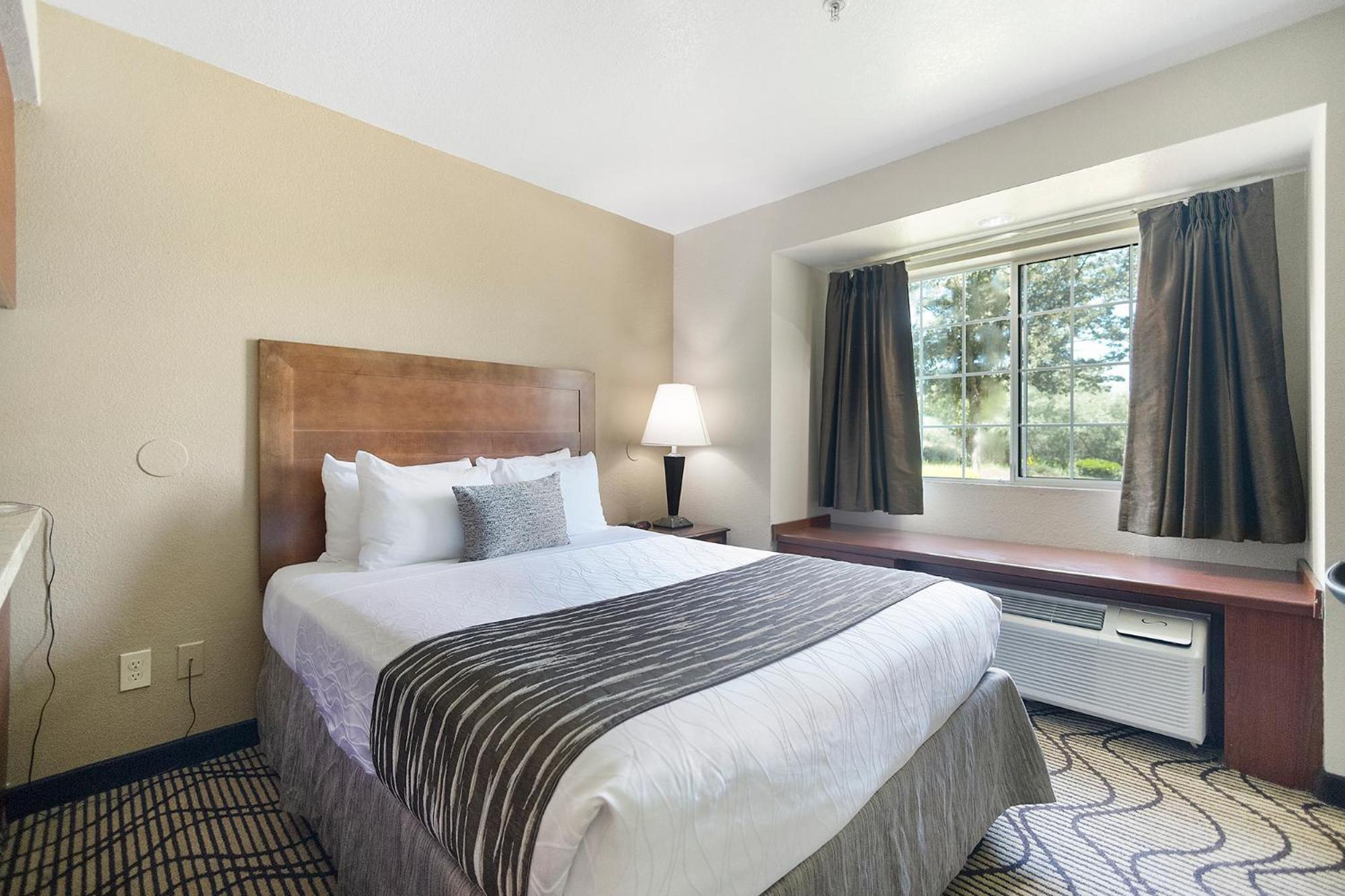 Queen Room with Two Queen Beds and Wet Bar - Photo 13