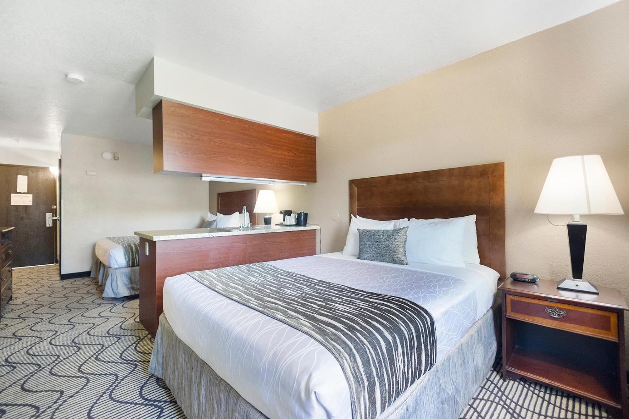 Queen Room with Two Queen Beds and Wet Bar - Photo 2