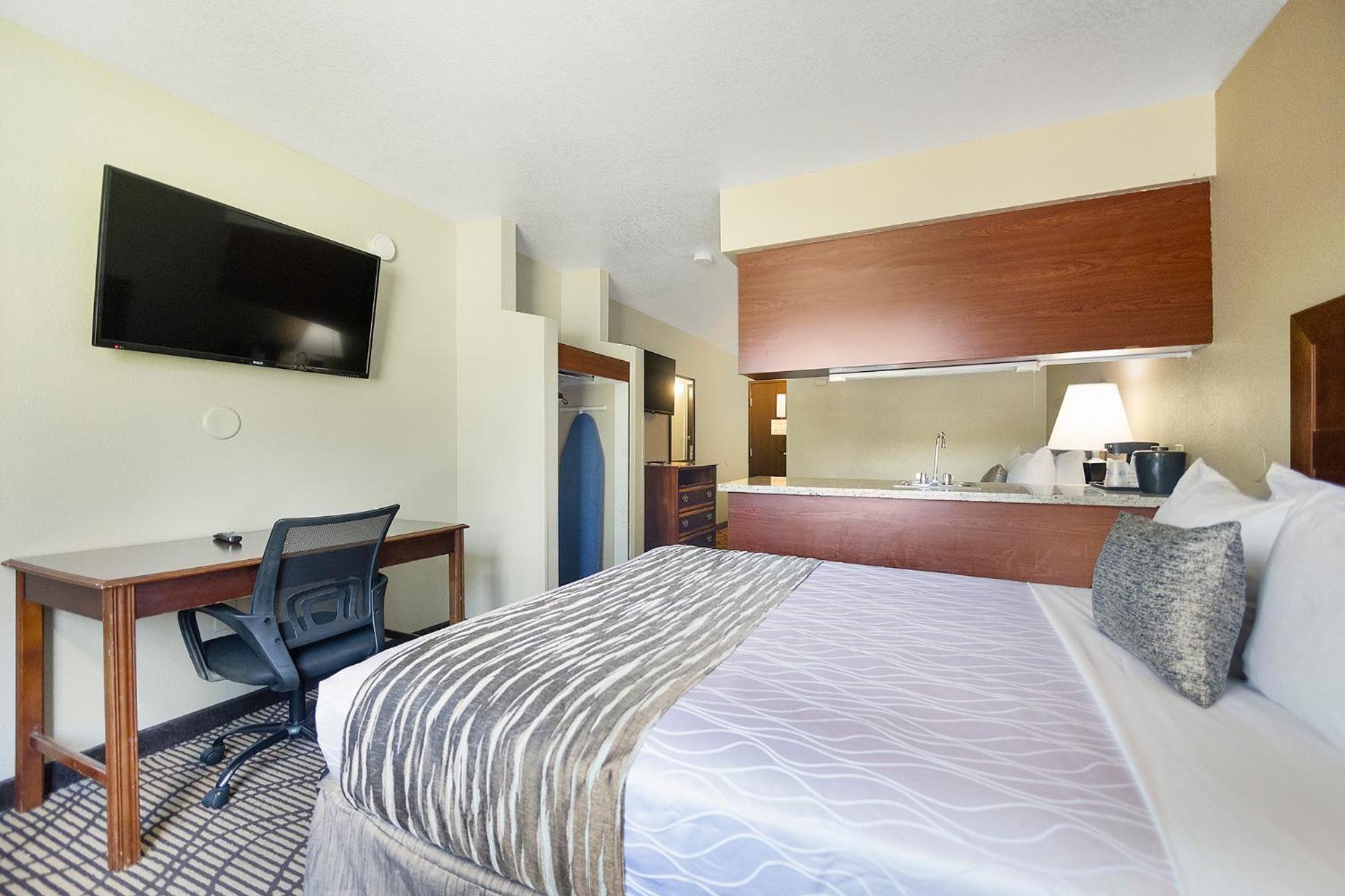 Queen Room with Two Queen Beds and Wet Bar - Photo 5