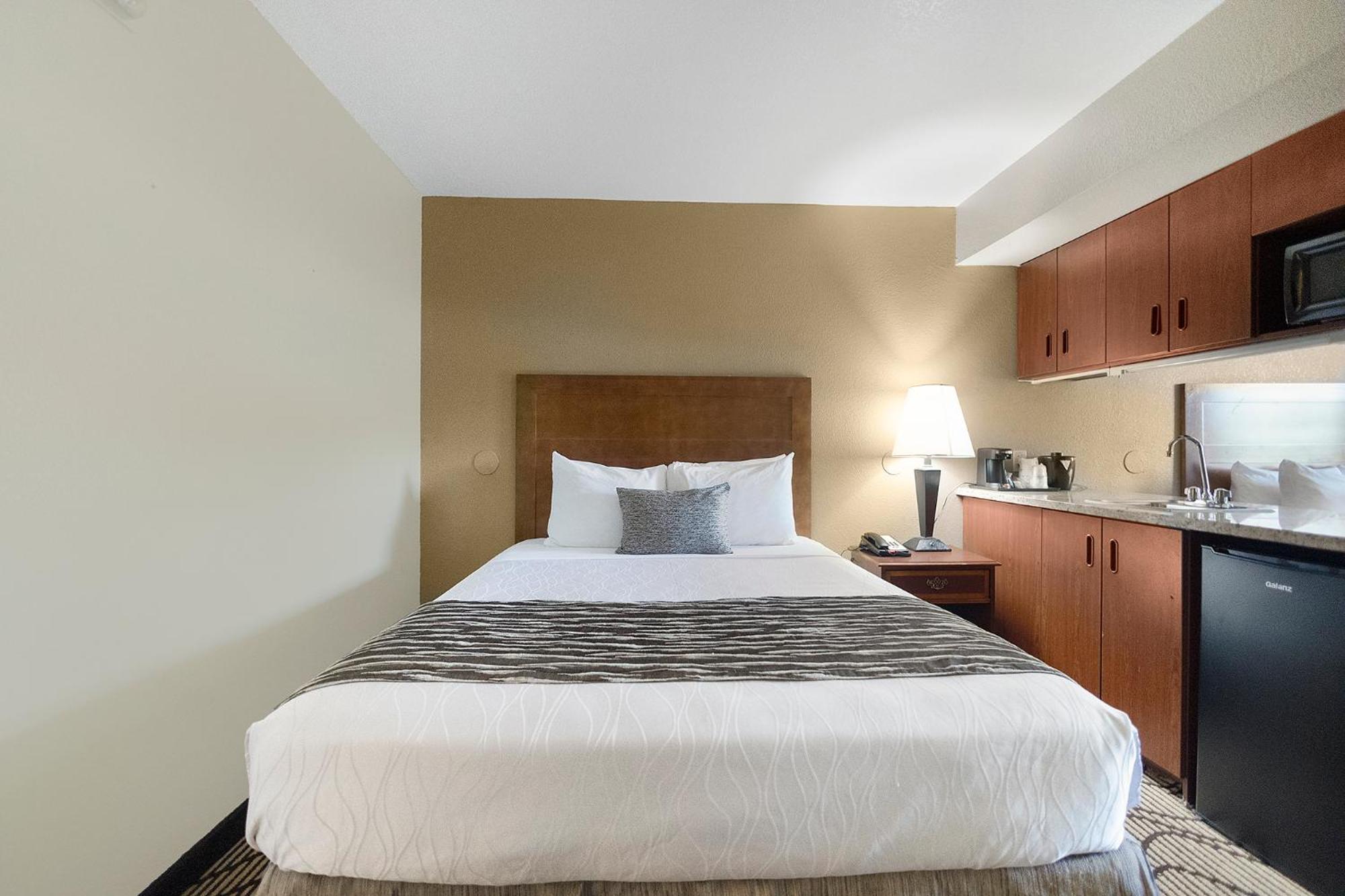 Queen Room with Two Queen Beds and Wet Bar - Photo 4