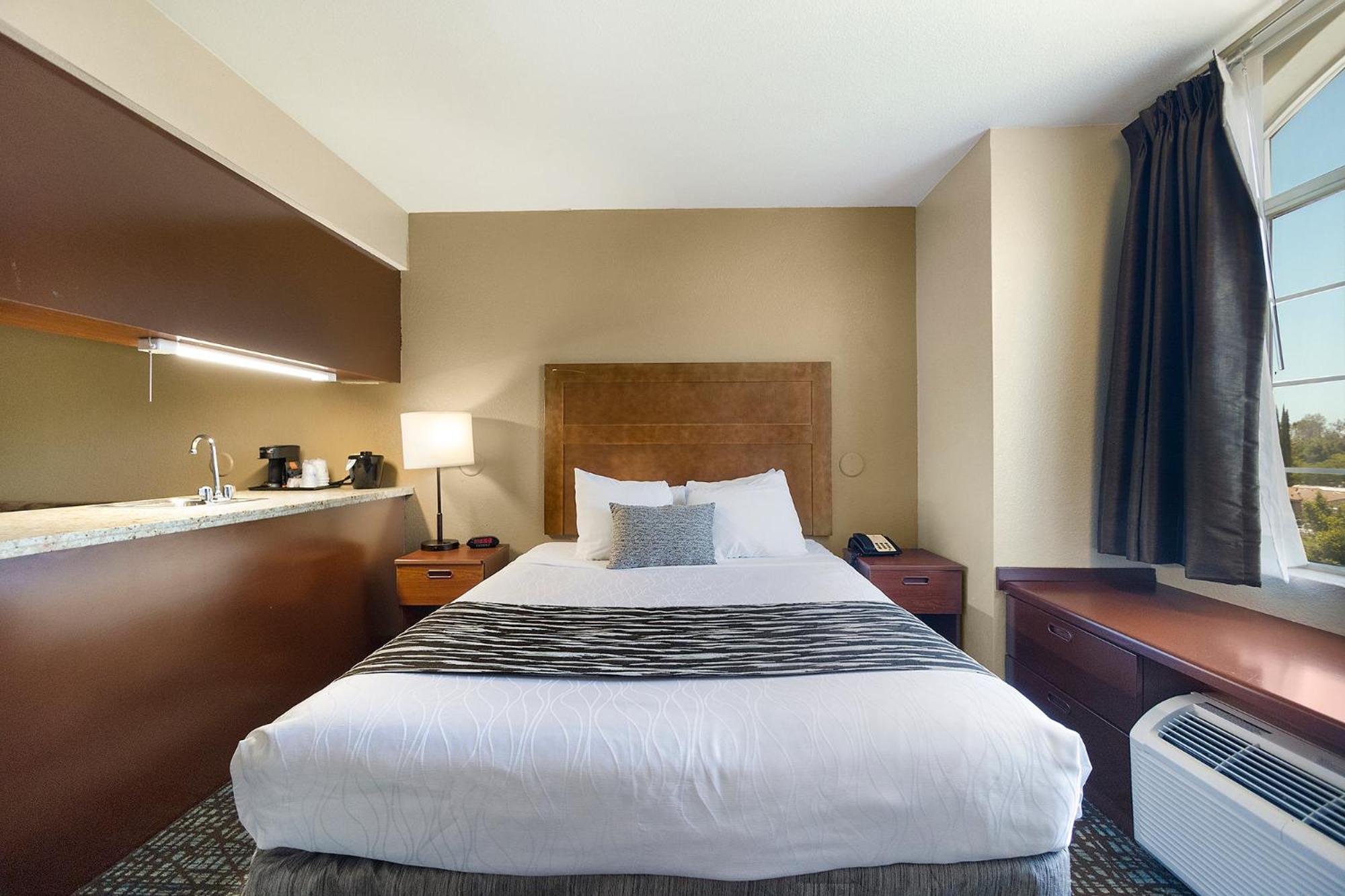 Queen Room with Sofa Bed and Wet Bar - Photo 8