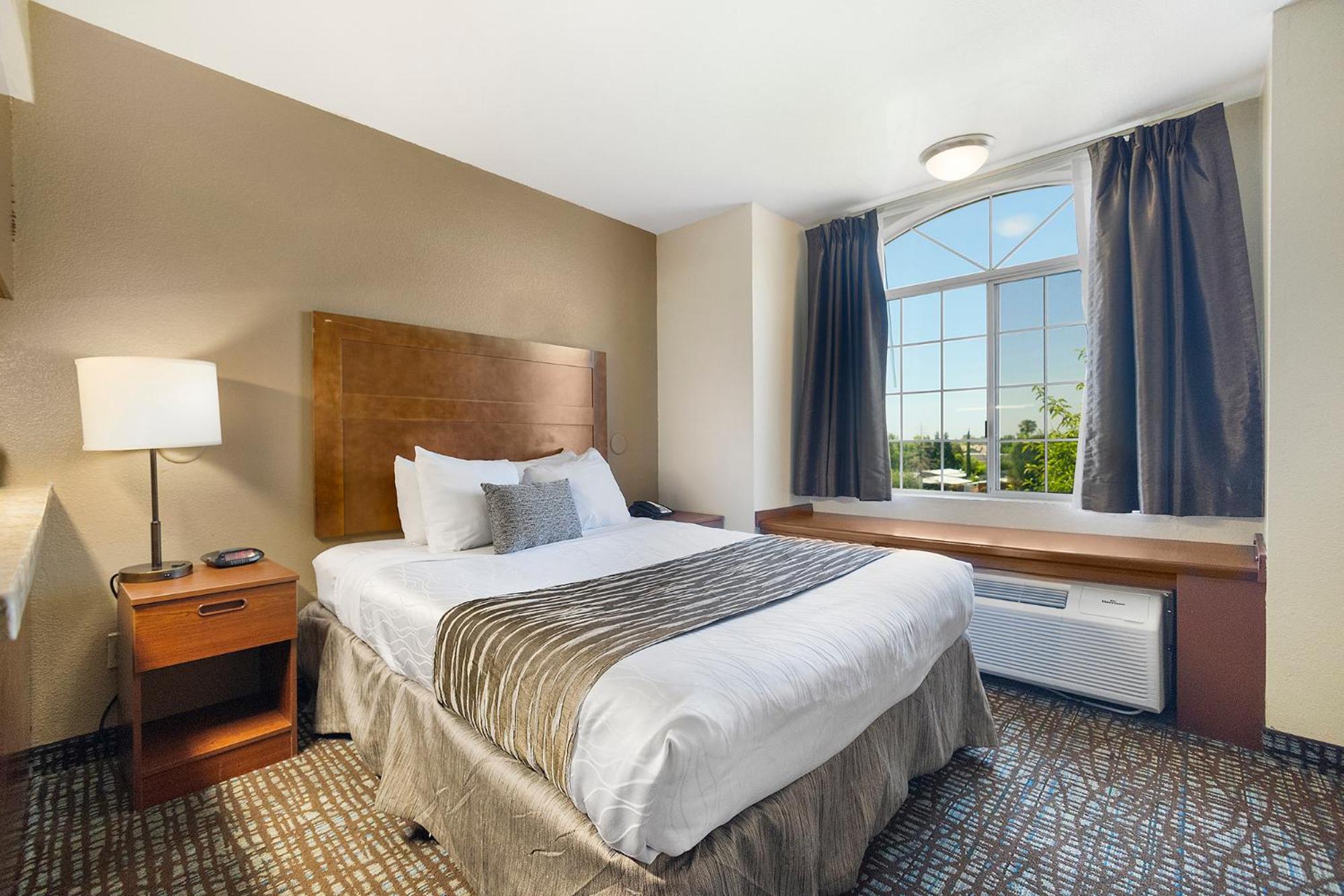 Queen Room with Sofa Bed and Wet Bar - Photo 9