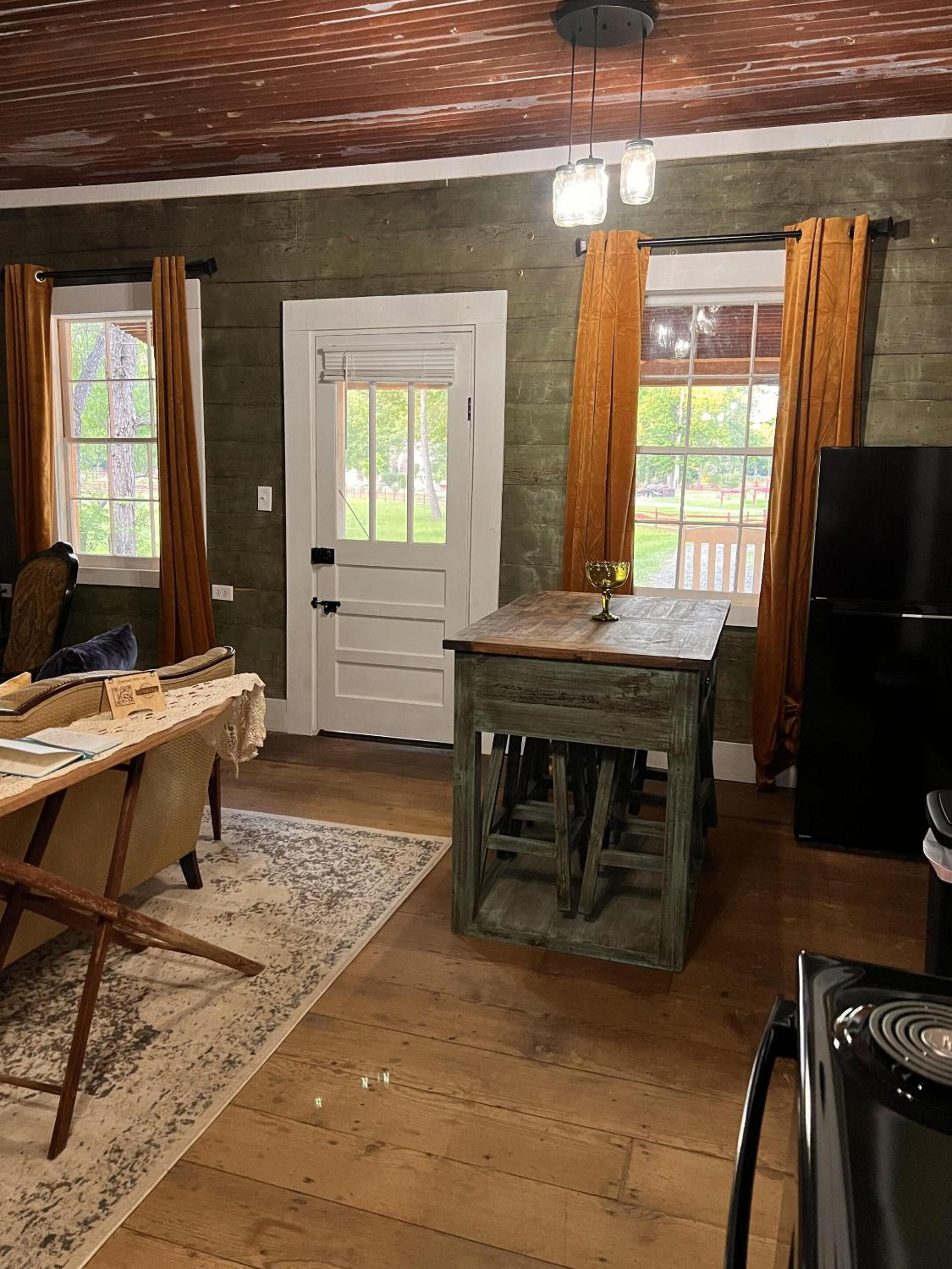 Two-Bedroom Apartment - Photo 3