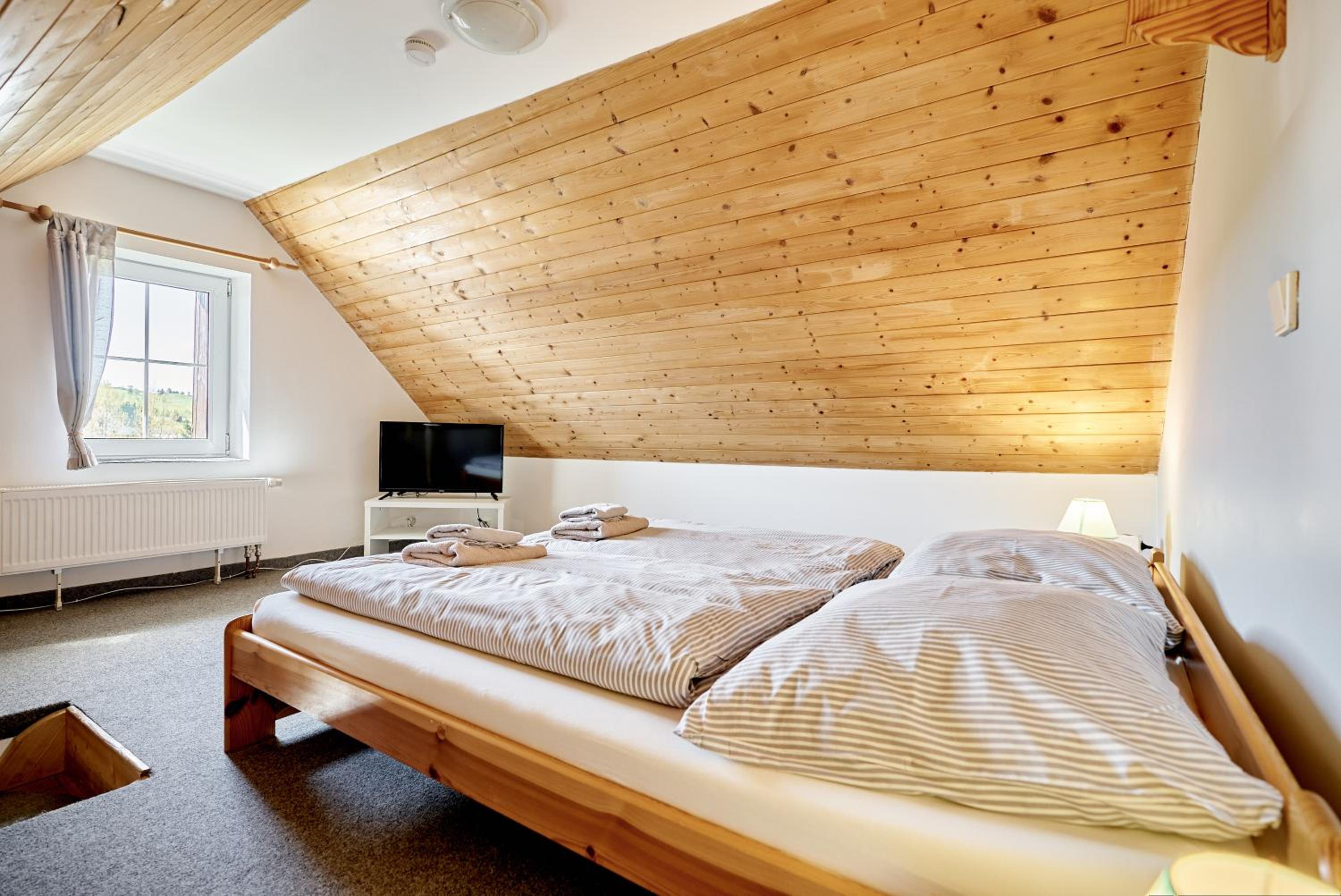 Quadruple Room with Private Bathroom photo 3