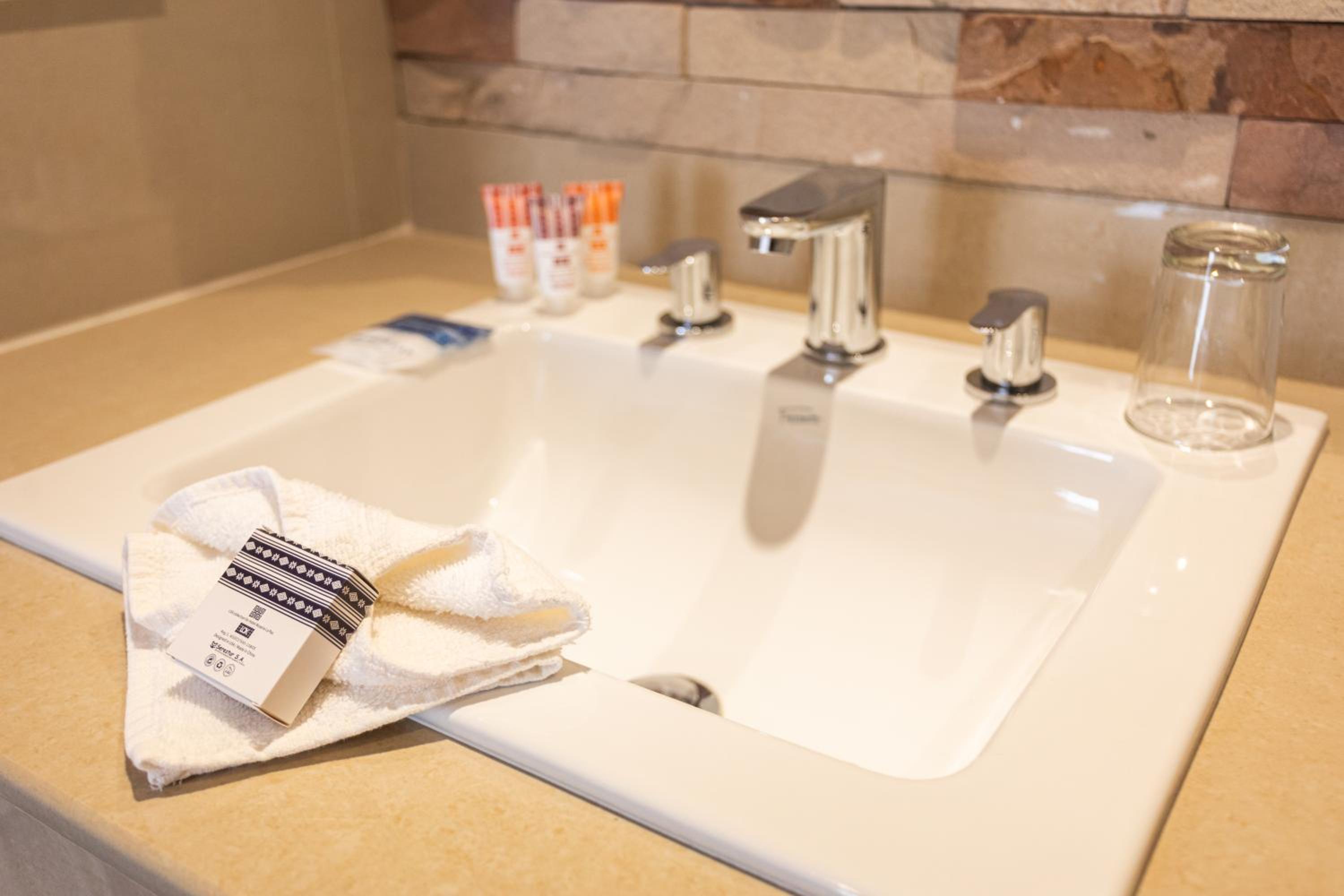 Deluxe Junior Suite photo 2