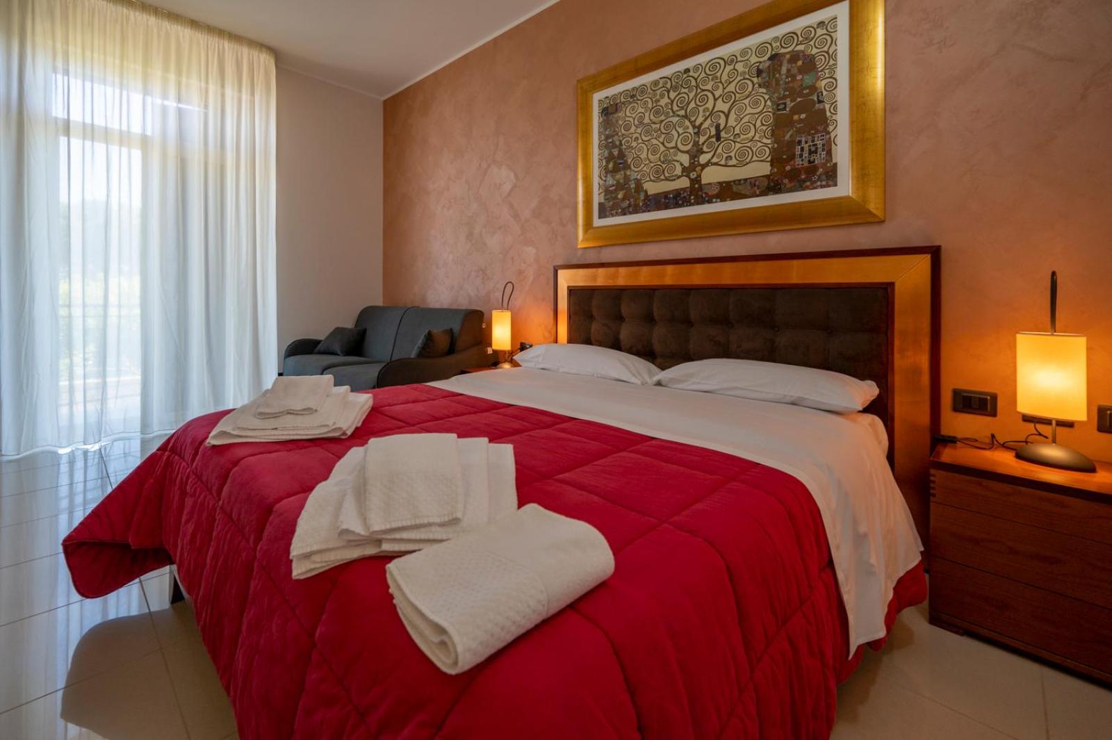 Deluxe Double Room with Balcony photo 1