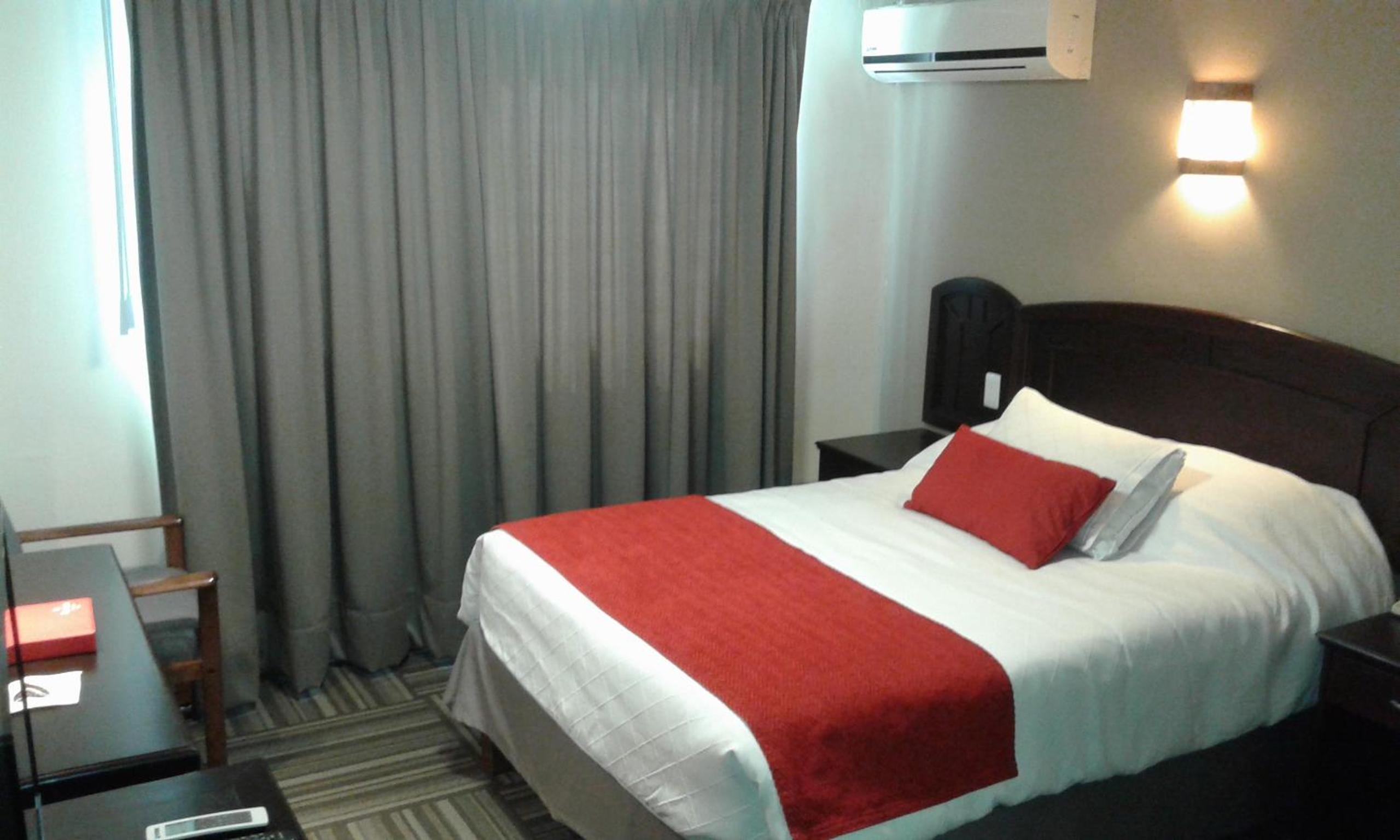 Double Room with One Double Bed - Non-Smoking - Photo 3