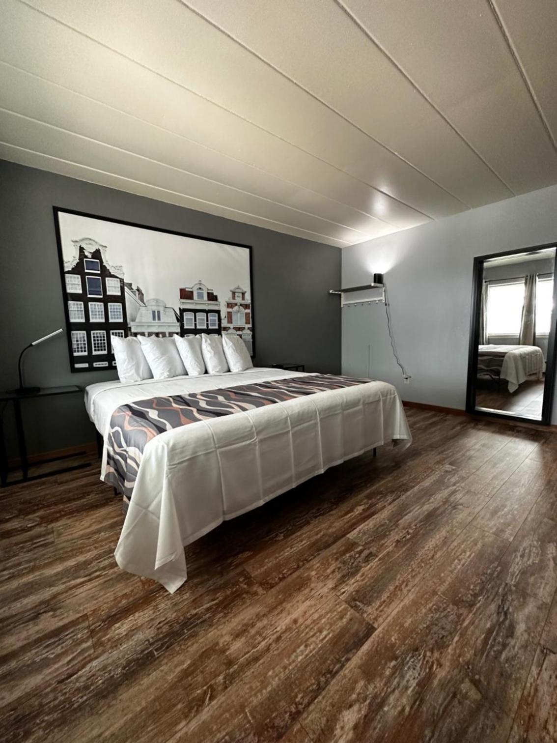 Standard King Room - Photo 1