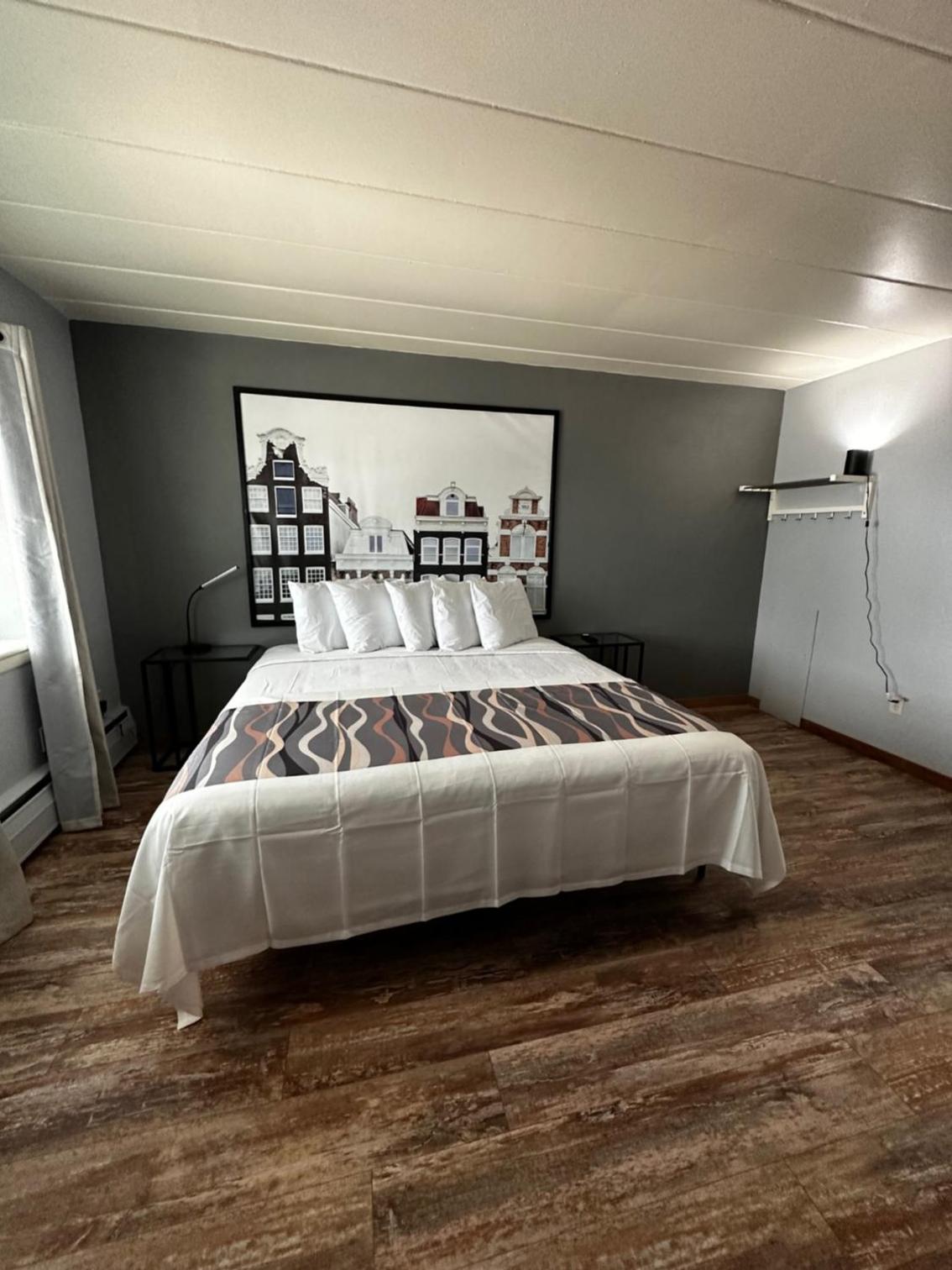 Standard King Room - Photo 2