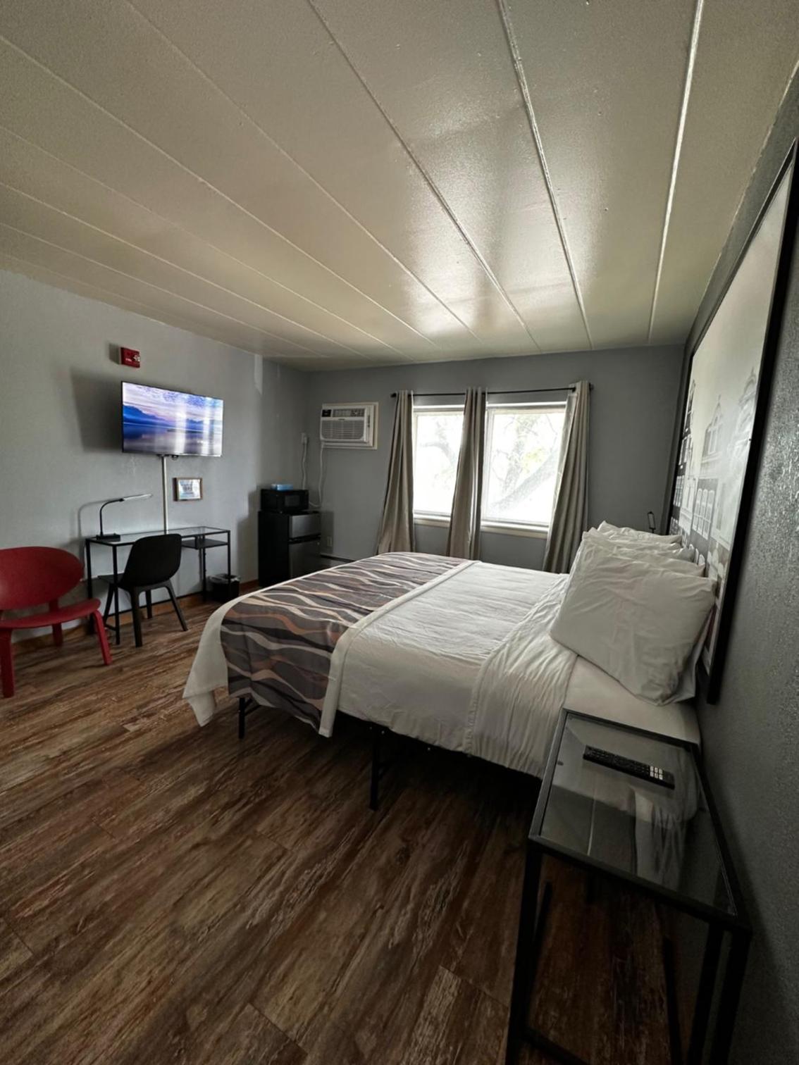 Standard King Room - Photo 3
