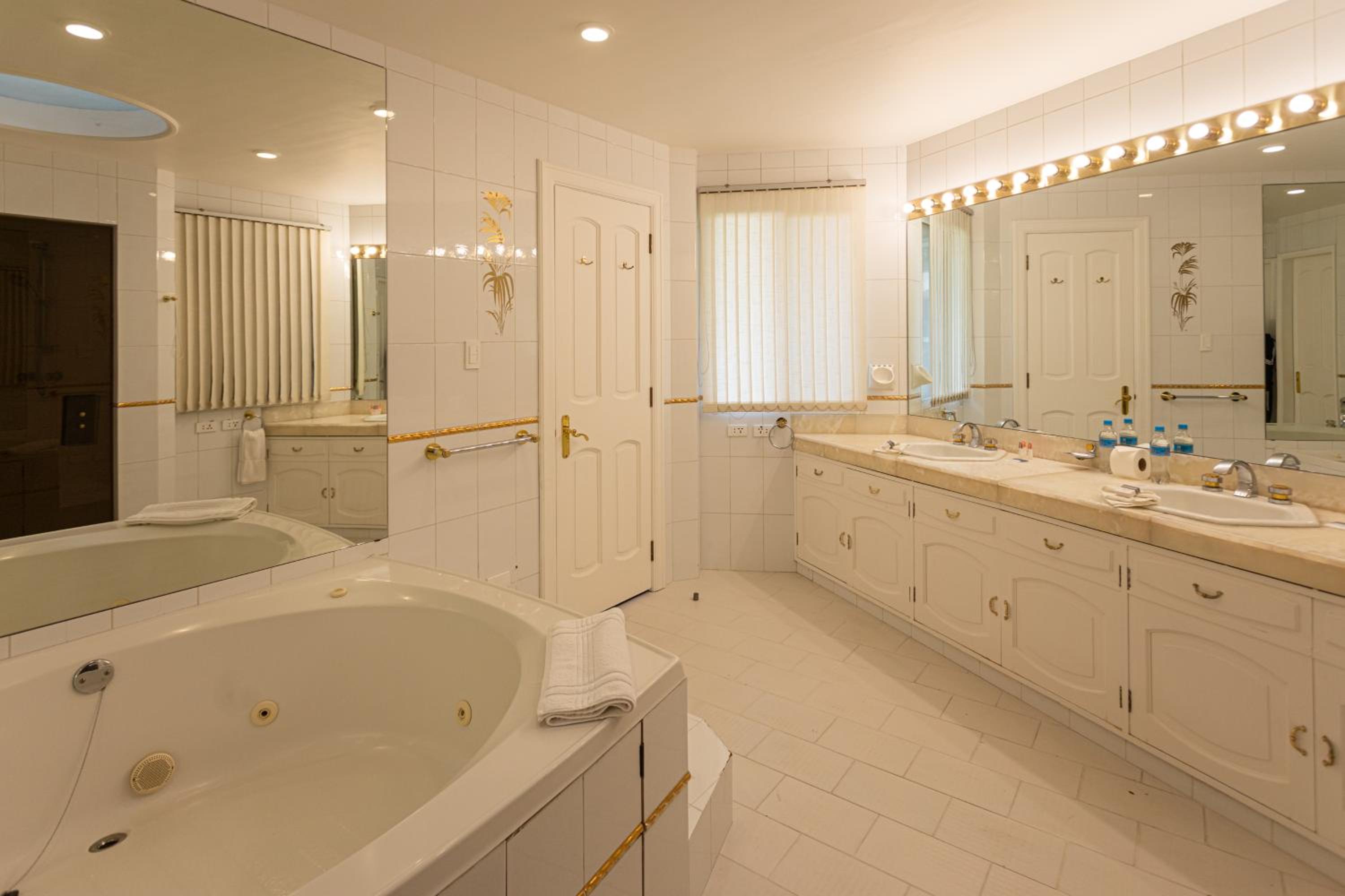 Junior Suite with Garden View photo 2