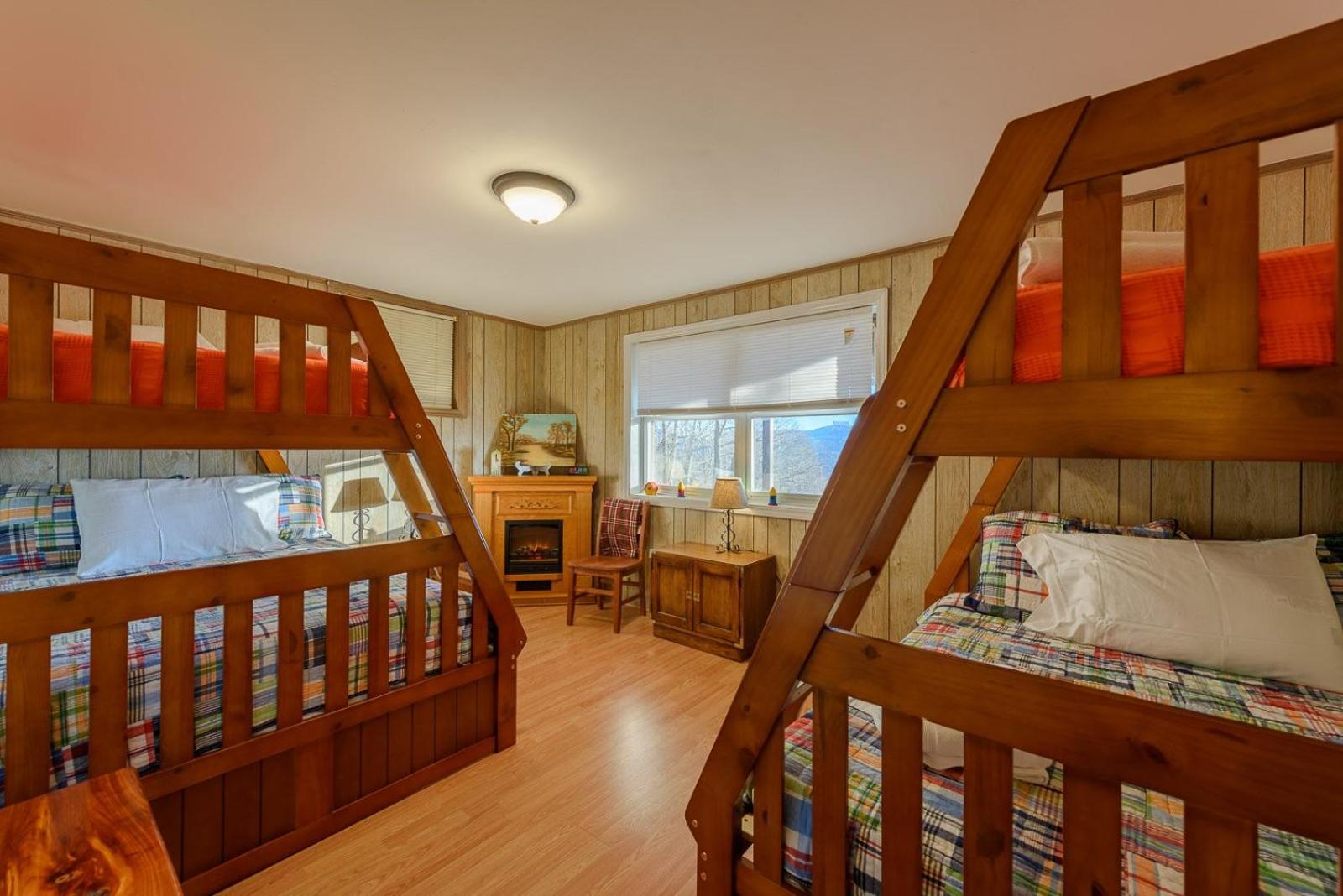Four-Bedroom House photo 1