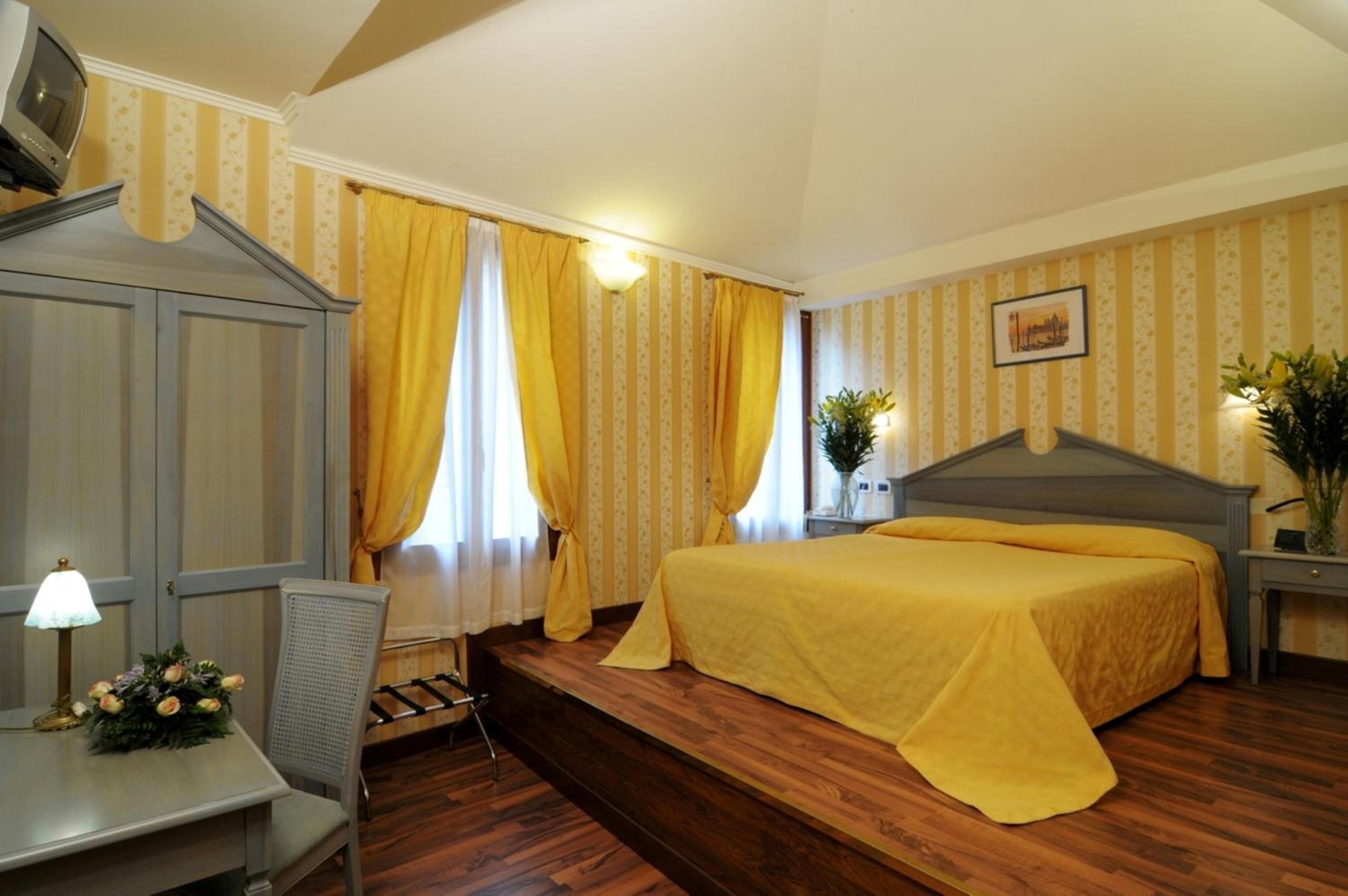 Deluxe Double or Twin Room with City View photo 1