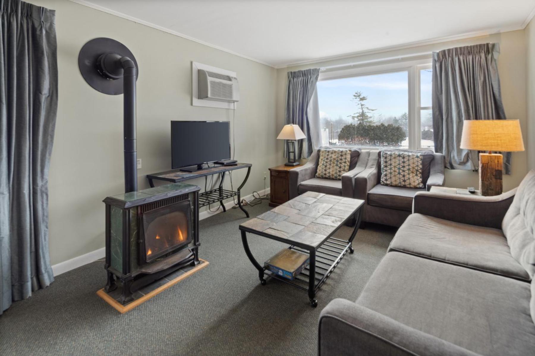 Three-Bedroom Apartment photo 1