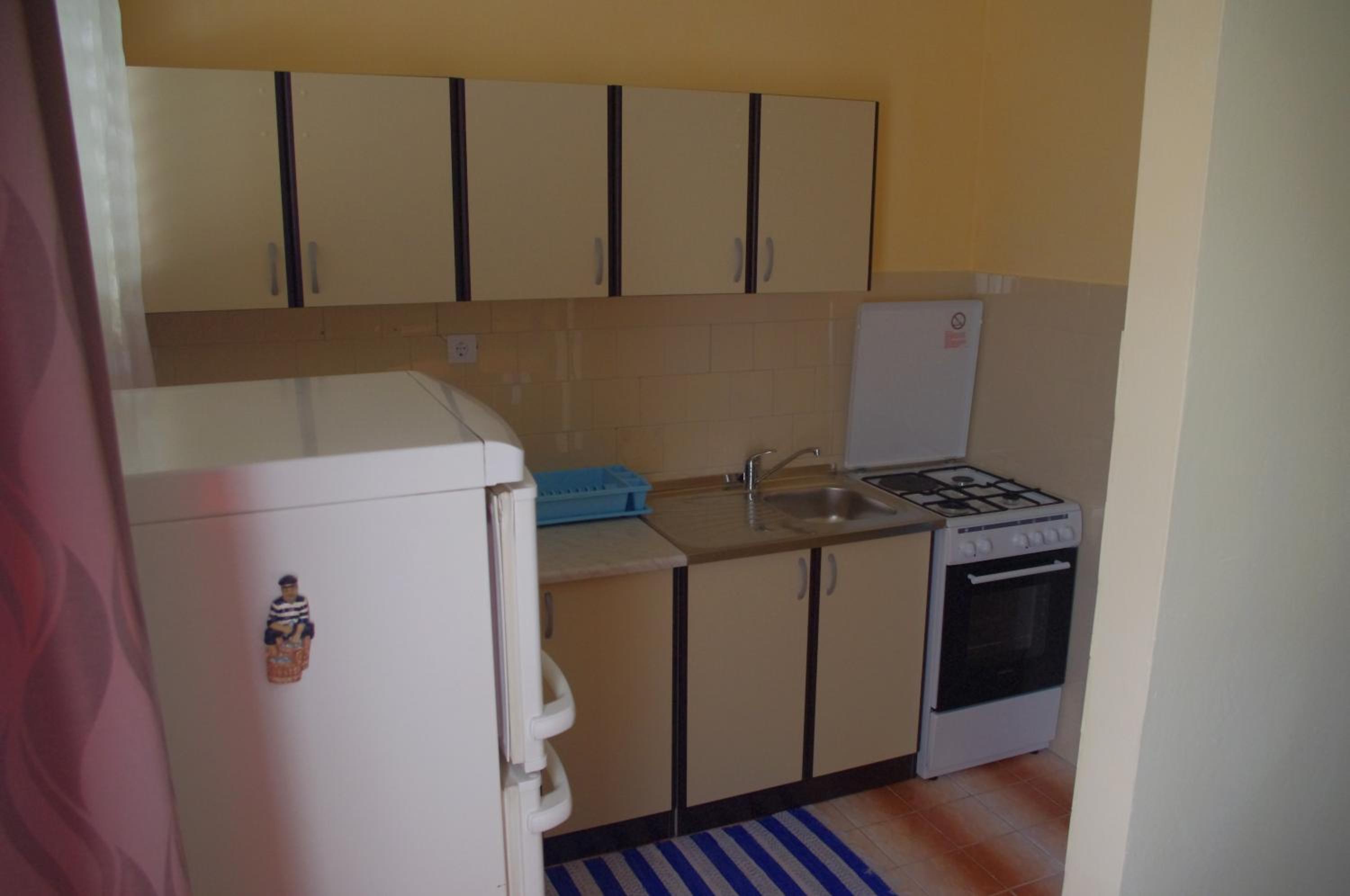 Apartment with Balcony - Photo 7