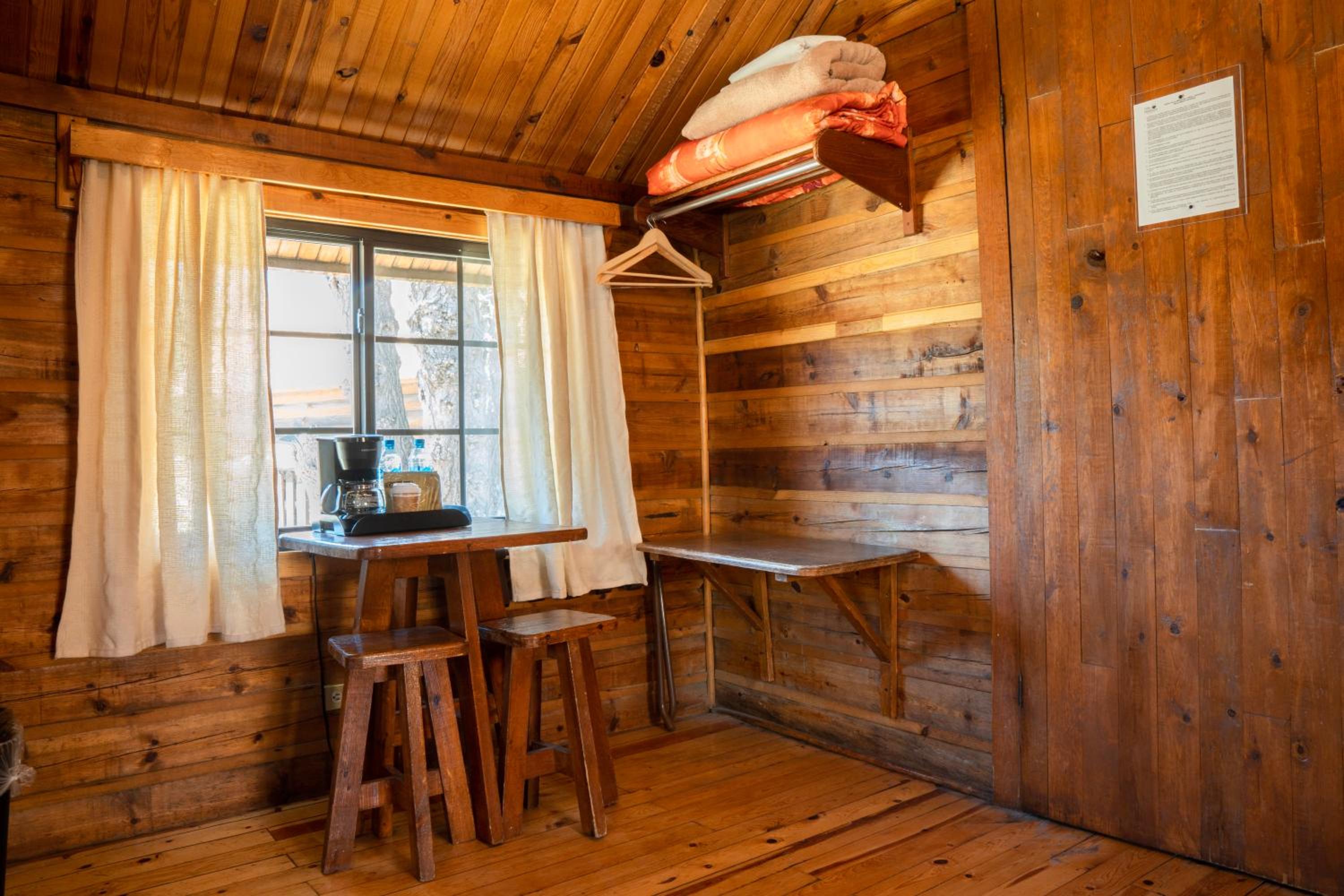 Standard Twin Room with Sofa - Photo 6